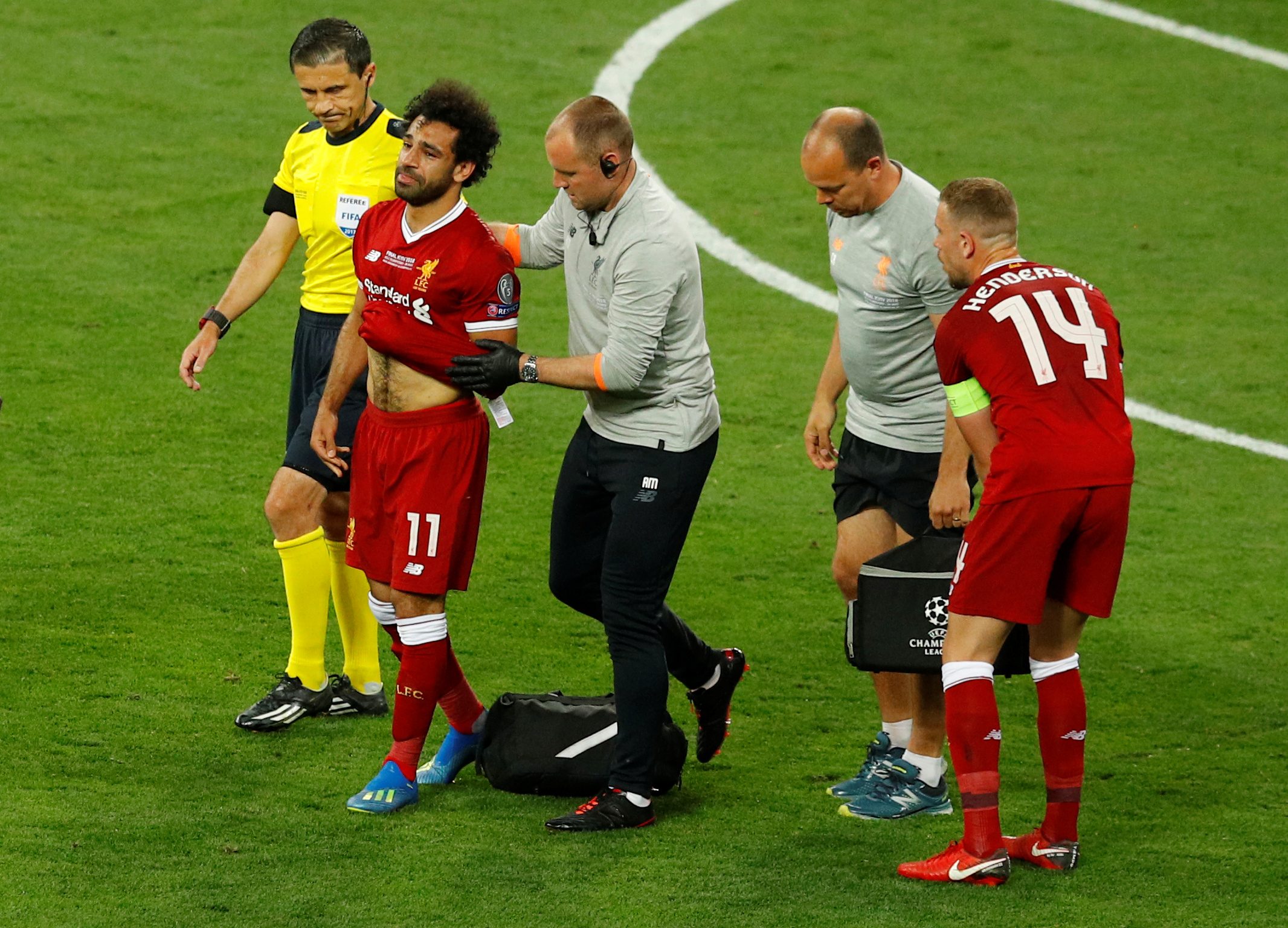 صدمة لعشاق محمد صلاح.. النجم المصري يخرج باكياً من نهائي دوري الأبطال ودعوات بألا يغيب عن المونديال