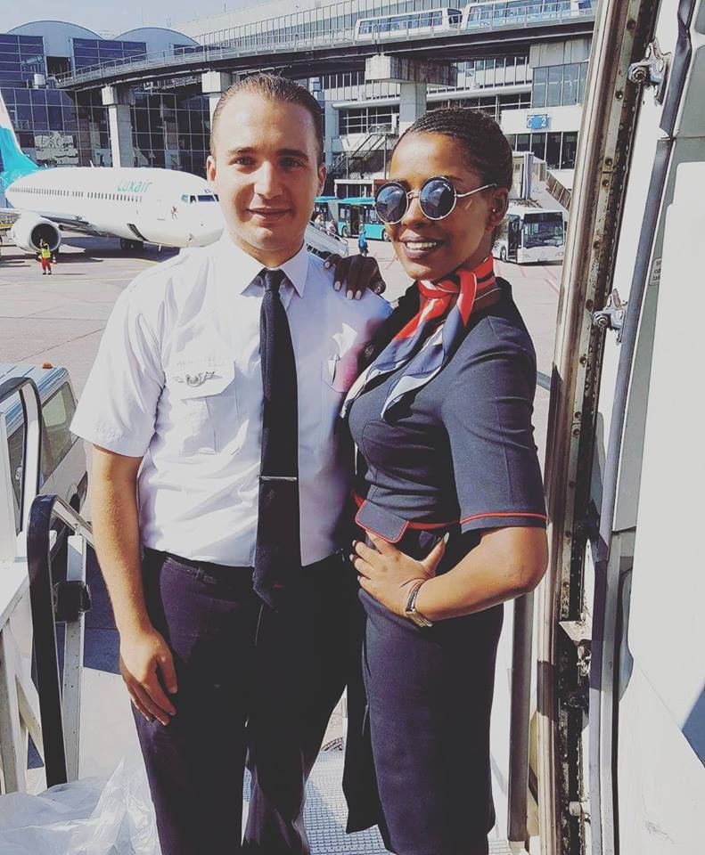 في تونس، هذه المضيفة تعرّضت لأكثر المواقف عنصرية قبل إقلاع الرحلة الجوية، وكان الردّ المناسب من قائد الطائرة! (فيديو)