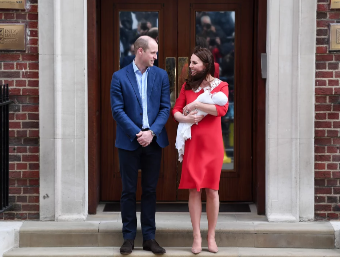 اسمي لويس آرثر، أنا أمير كامبريدج.. وهذا ما كتبه والداي كيت وويليام في خانة الوظيفة بشهادة ميلادي!