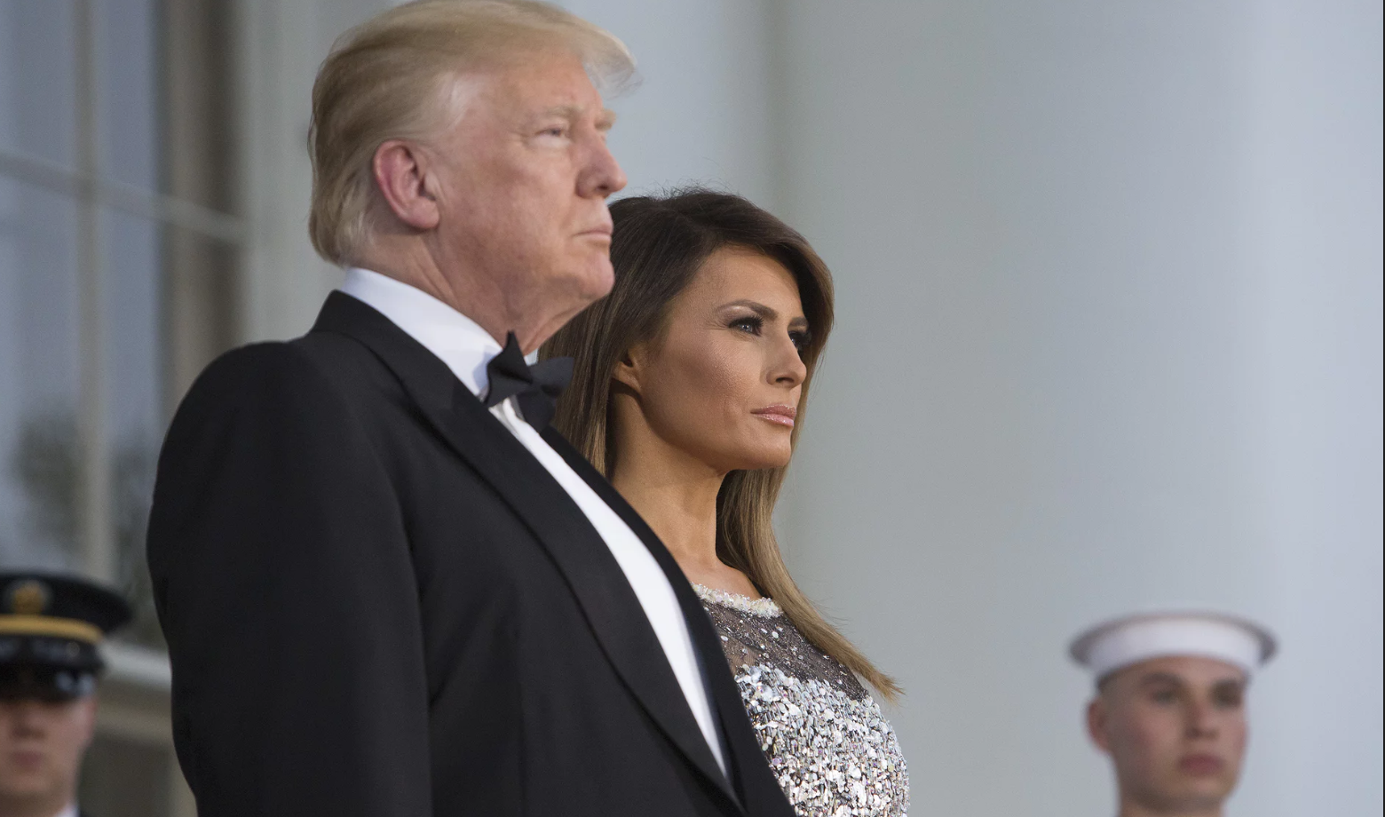ميلانيا تتحرر أخيراً من ظِل ترمب ولكن تؤْثر الصمت بشأن فضيحته.. وصديق يكشف سر رفضها الإمساك بيده