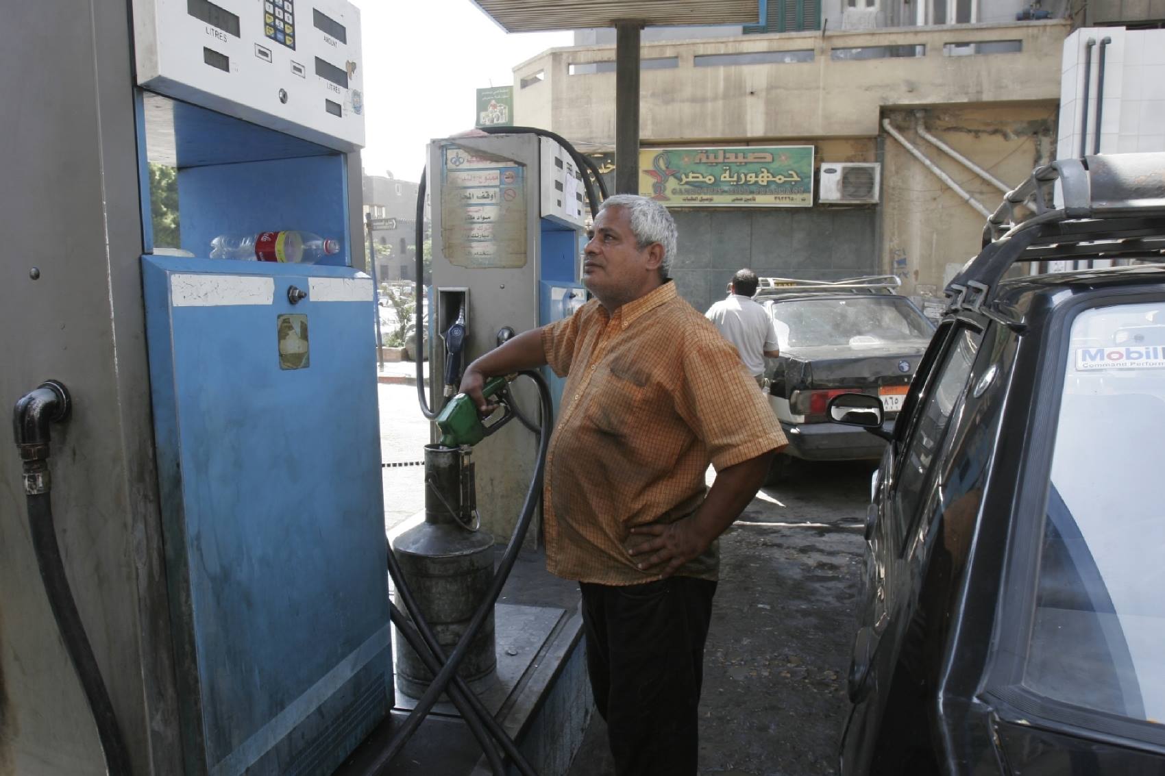 مصر تترقب زيادة جديدة في قيمة الوقود والكهرباء.. وهذه هي أسعار البنزين والسولار بعد عيد الفطر