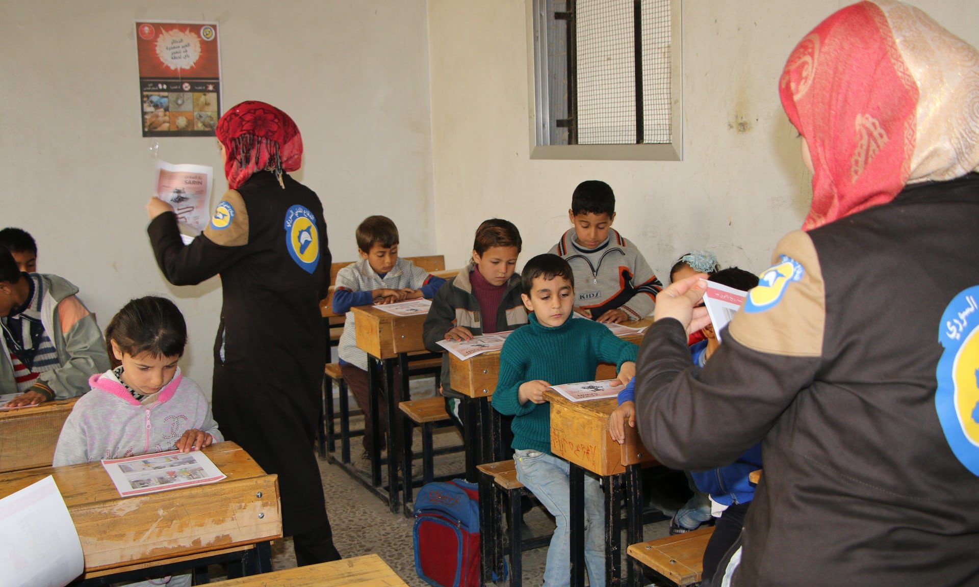 غاب أزواجهن في الحرب فكسرن قواعد المألوف.. كيف قادت مريم ونورا ومُزنة نساء إدلب السورية نحو تغيير واقعهن الأليم؟