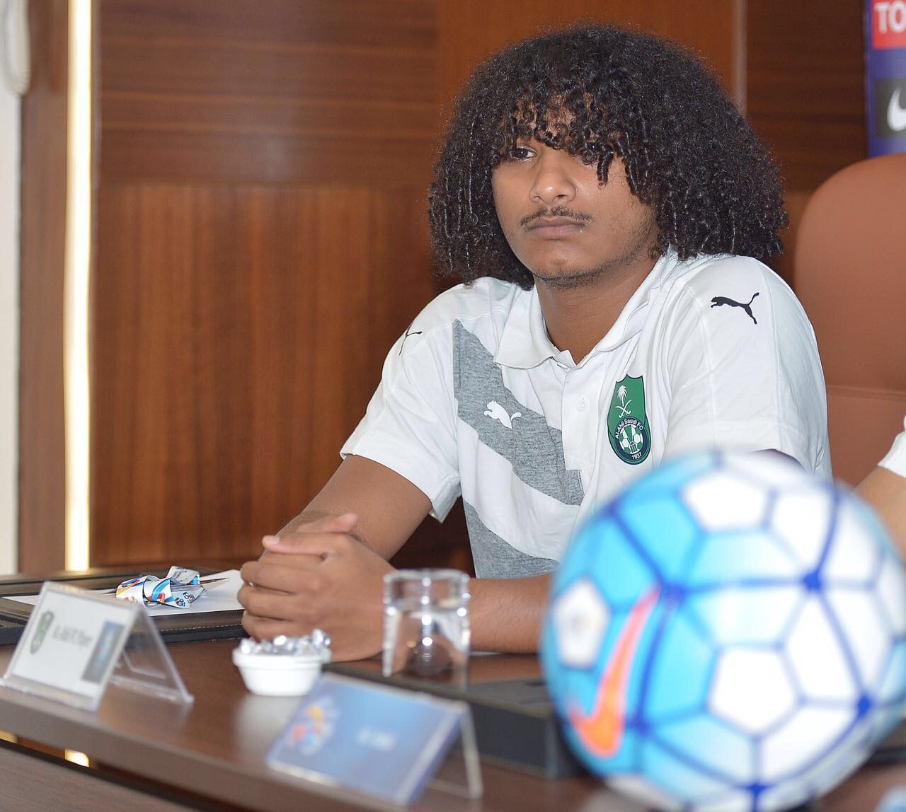 بدأ “جرسوناً” بمطعم ثم أصبح “مترجماً للملوك”.. نصائح ثمينة لتعلُّم لغة جديدة يقدمها سعودي يجيد 7 لغات