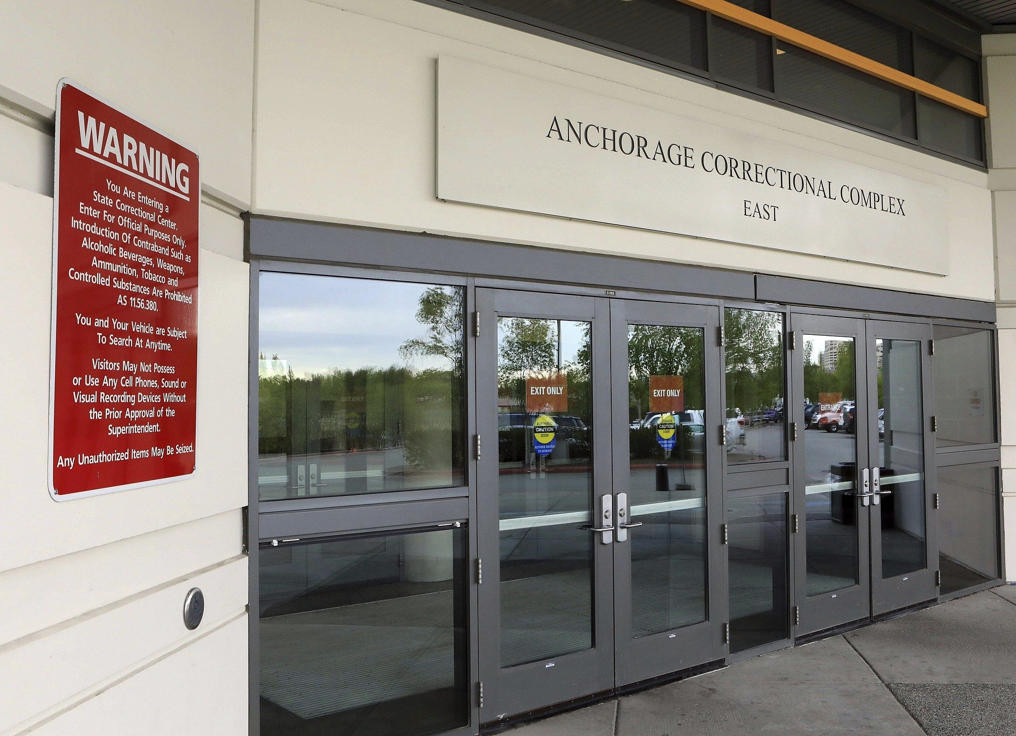 لحم الخنزير وجبة مفروضة على المسلمين في سجن أميركي.. والمحكمة تتدخل