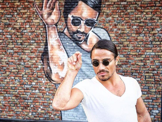 “حبيب الملح” يبني مجمعاً ضخماً لأهالي قريته التركية بمليون دولار.. يضم مسجداً ومعهداً لتعليم القرآن