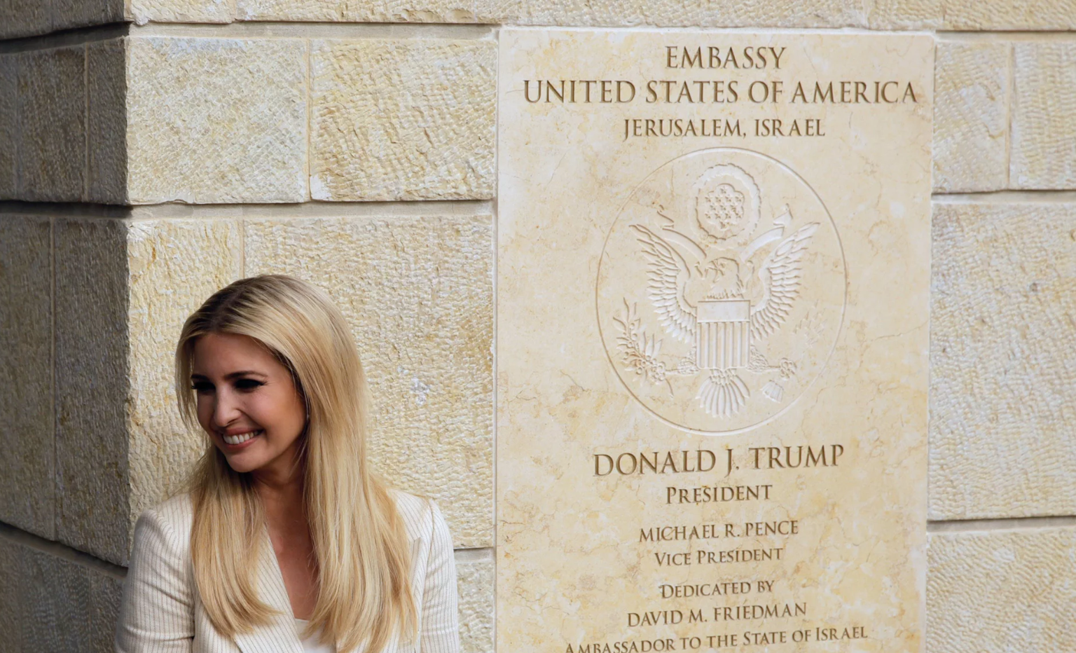 لماذا ظهر قسيسان أميركيان في افتتاح سفارة واشنطن بالقدس.. الغارديان: القصة ترتبط بنبوءة نهاية العالم