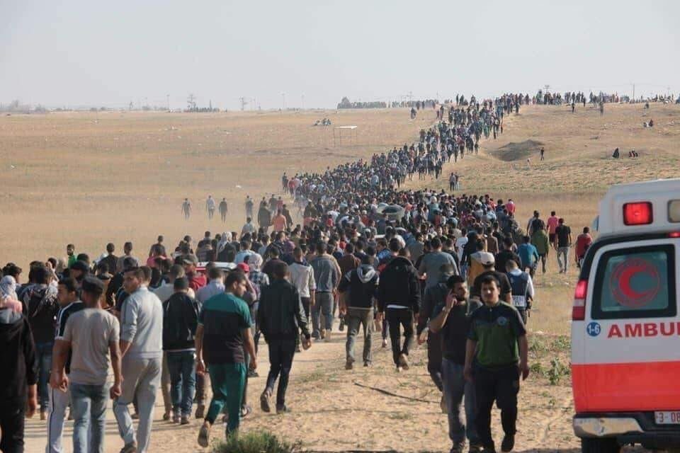 مقتل 43 فلسطينياً برصاص الجيش الإسرائيلي بالتزامن مع نقل سفارة أميركا إلى القدس.. والآلاف يتوجهون نحو الحدود