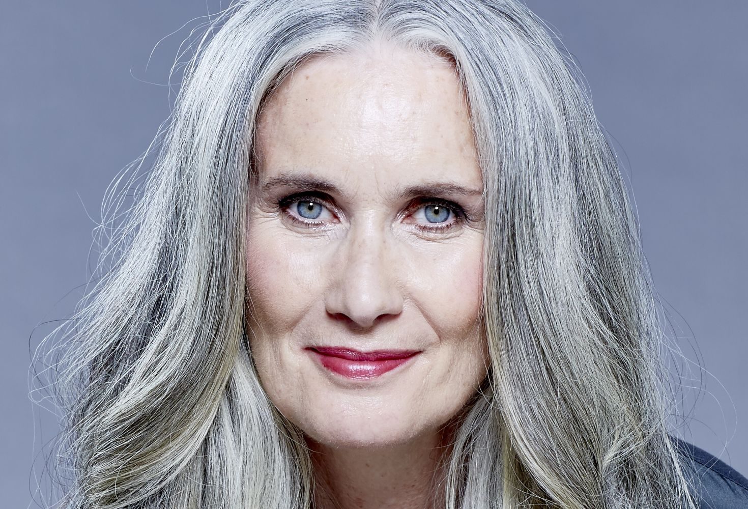 أخيراً.. حقيقة علمية تكشف لماذا يكسو الشيب شعرنا؟