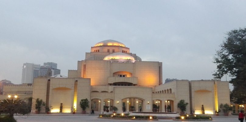 هل كانت دار الأوبرا المصرية أداةً للإمبريالية الثقافية؟.. هذه الحالة تنطبق أيضاً على متحف اللوفر في أبوظبي ودار الأوبرا في عُمان