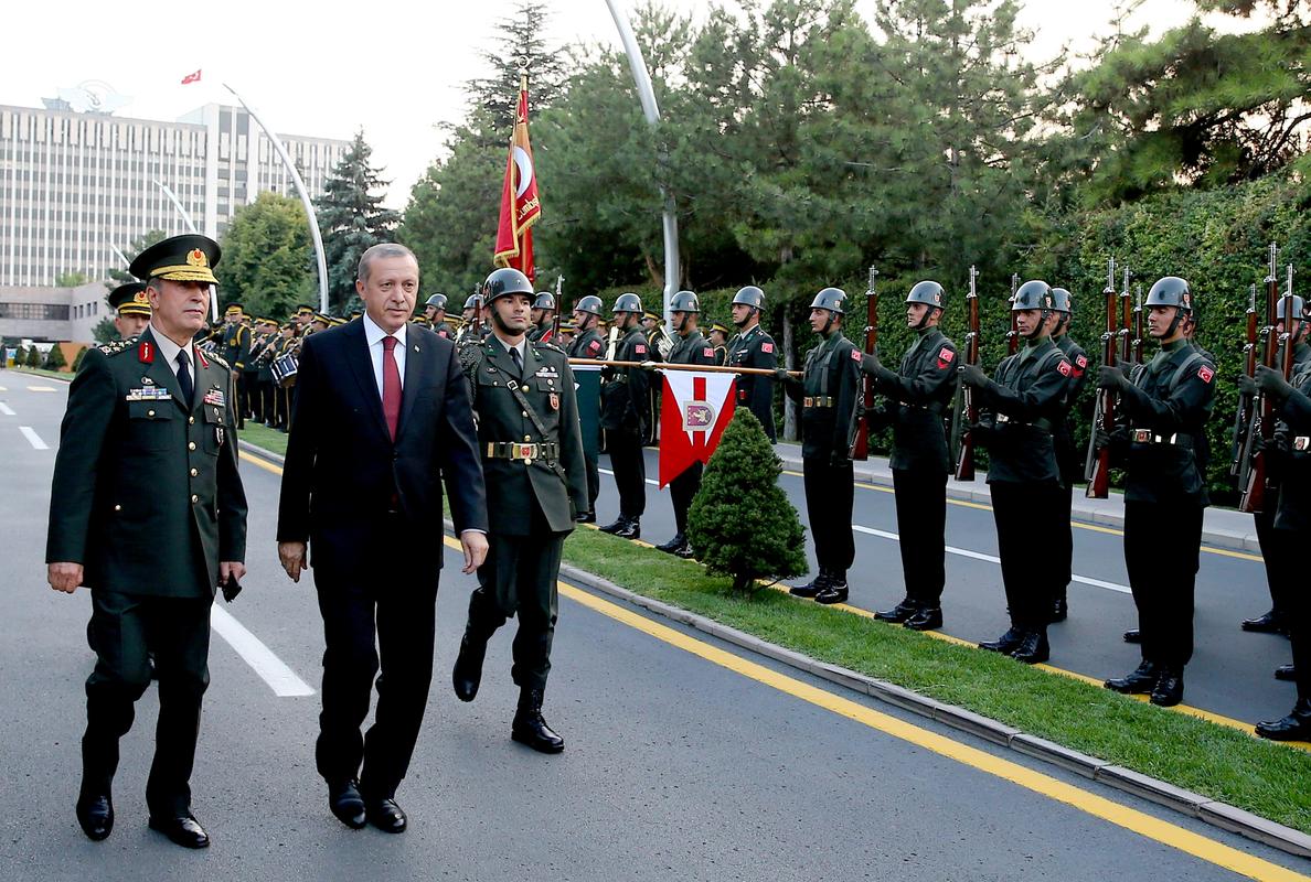 أردوغان يكشف مصير رئيسي الأركان والاستخبارات حال فوزه في الانتخابات القادمة.. ويحدد عدد وزراء حكومته الجديدة