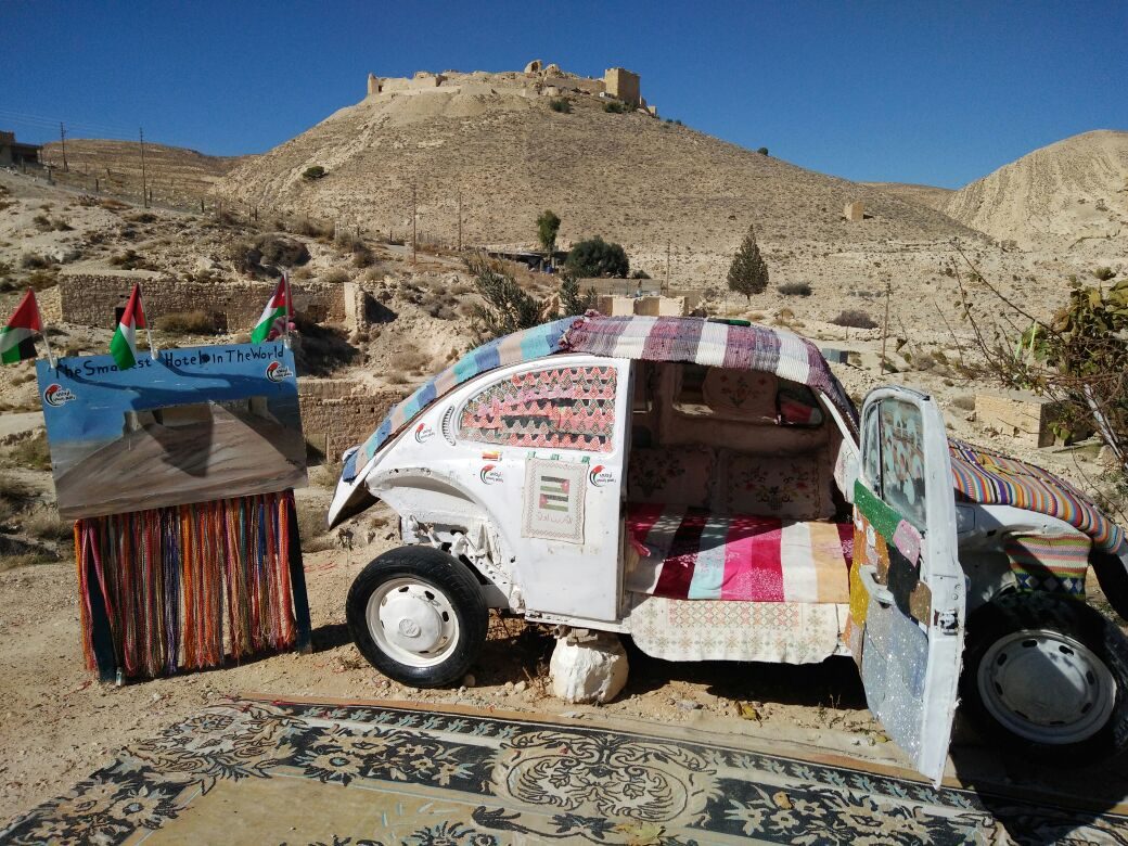 بالصور أصغر فندق بالعالم: غرفة واحدة فقط تتسع لشخصين.. فكرة أردنية بصناعة ألمانية