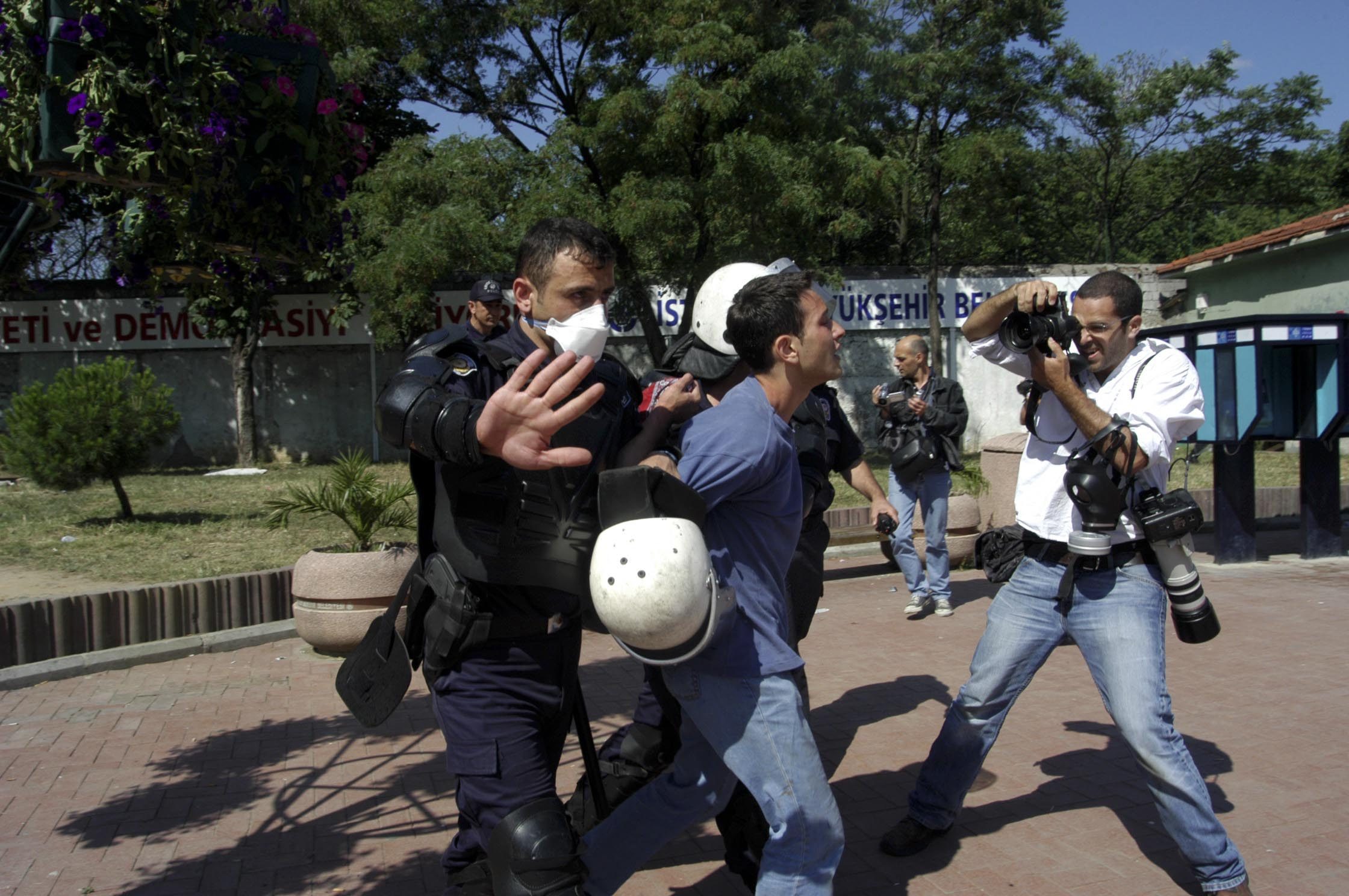 أمل الوجود بالكنز المفقود في بلاد العرب