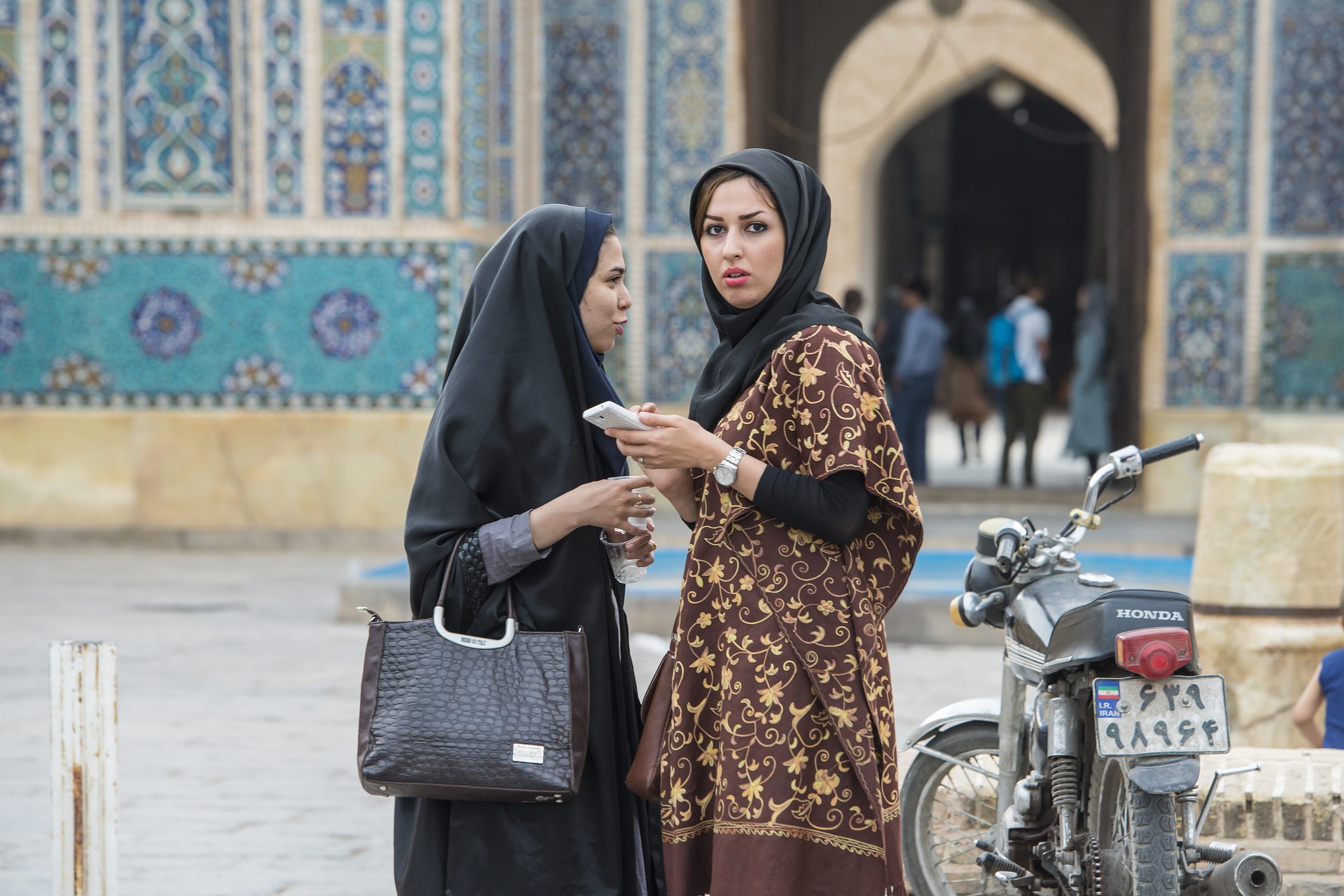 قرار ترمب يدعم المتشددين وأتوقع أياماً عصيبة”.. حياة الإيرانيين تتغير بعد انسحاب أميركا من الاتفاق النووي