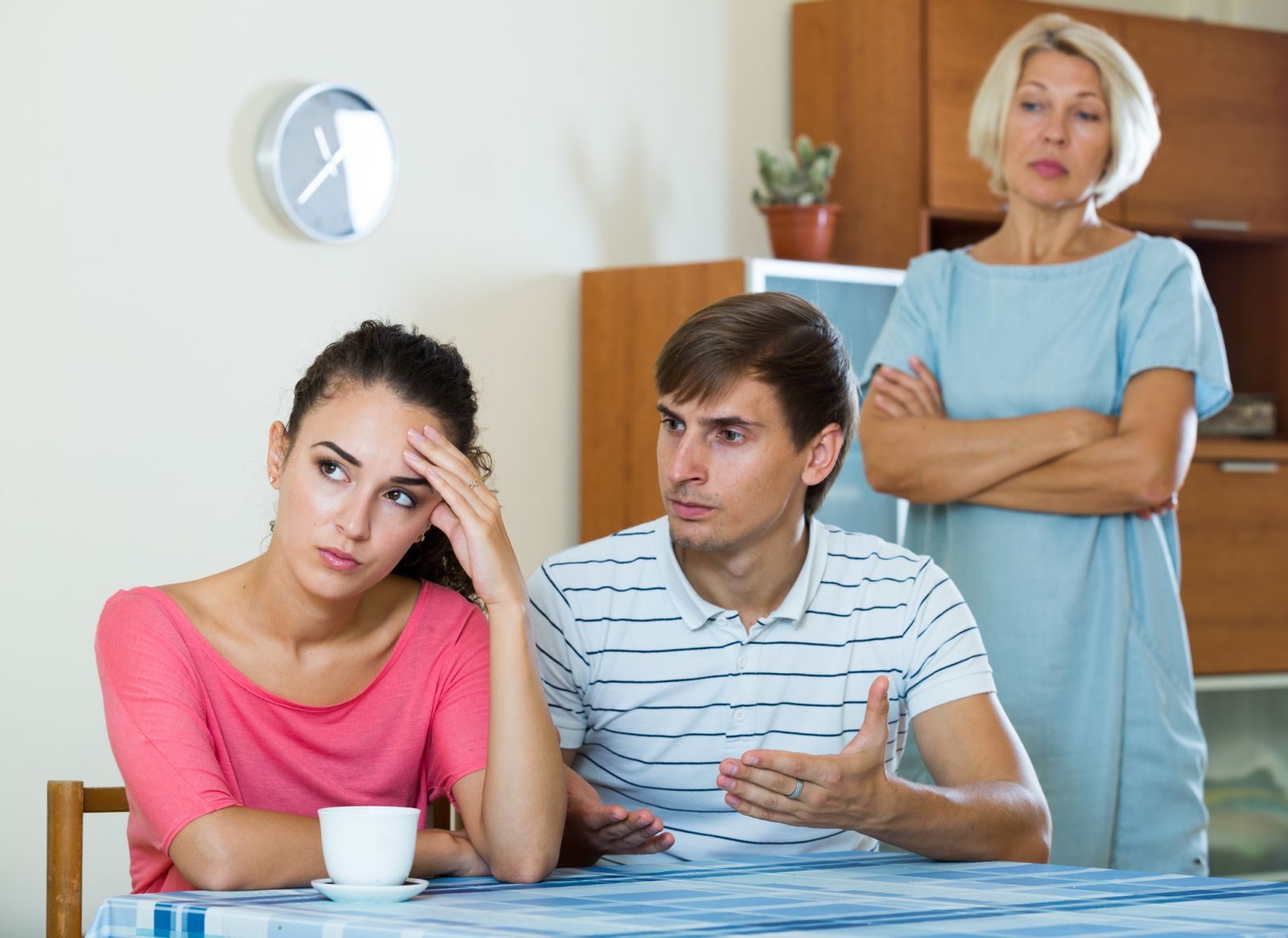 “لو الحماة أحبّت الزوجة لدخل إبليس الجنة”.. لكن أنا لدي حل آخر لهذا الصراع الأبدي