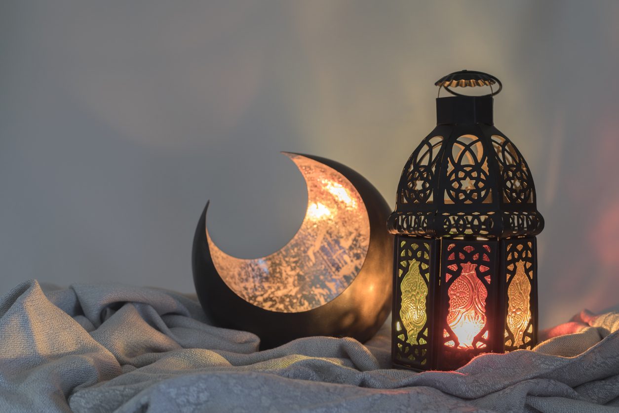ألمانية تبتكر للمسلمين أجندة غير مألوفة برمضان.. حتى المحلات التجارية ببرلين أقبلت على بيعها