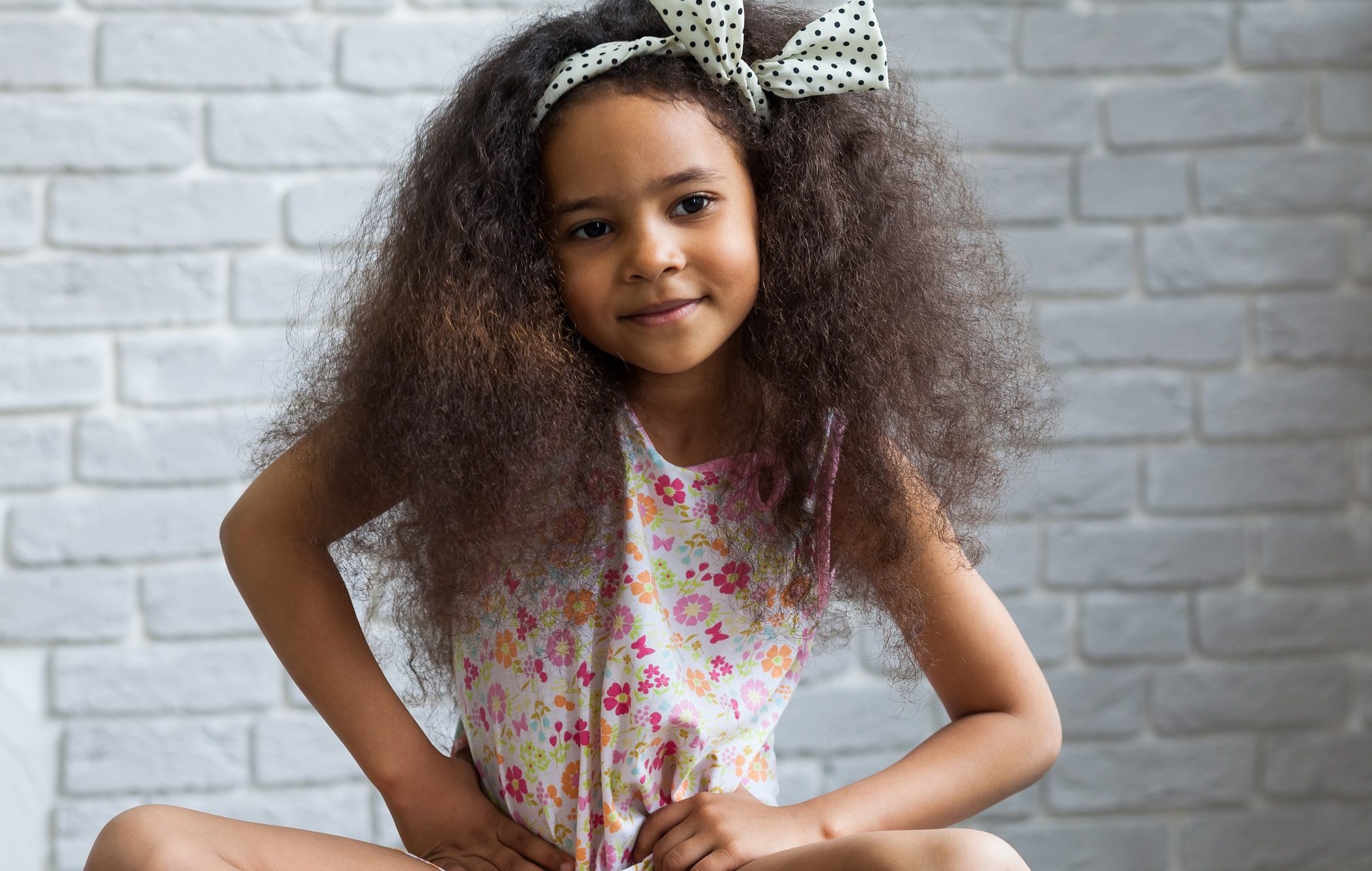 ابنتي شعرها خشن!.. قبل أن تفرديه بالكيراتين هذا ما عليكِ معرفته