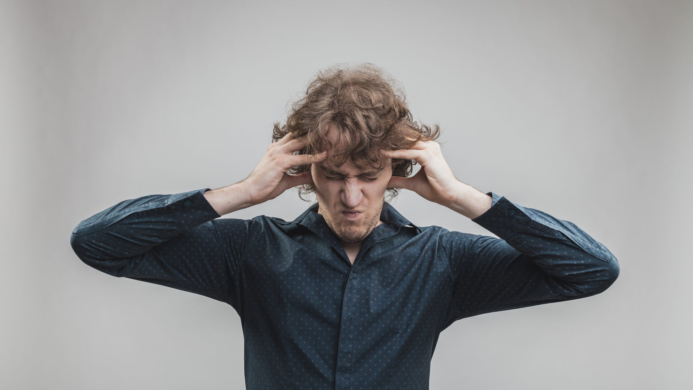 قلق، وتمضي الكثير من الوقت في التفكير بأسئلة بلا إجابة؟ أنت من ضحايا “الإفراط في التفكير”