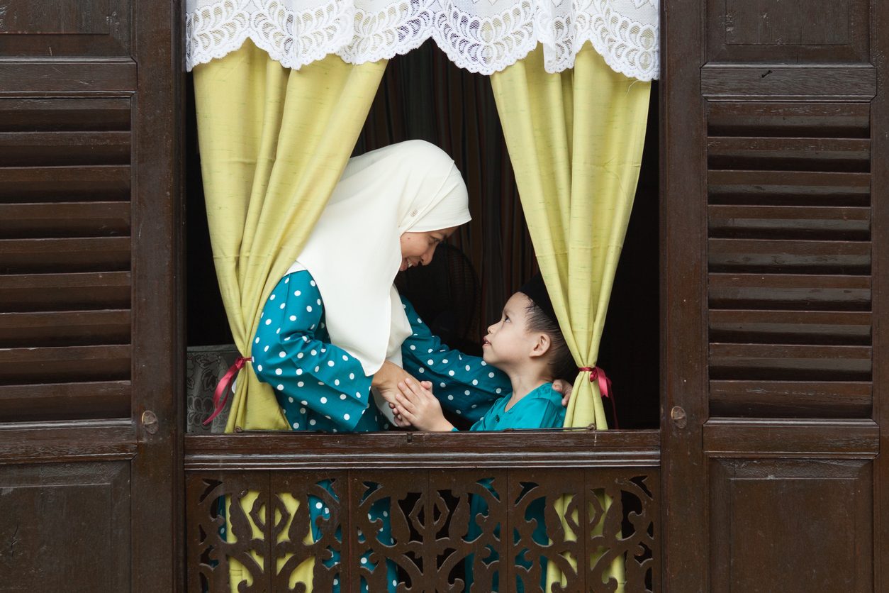 نساؤها لا يدخلن المطبخ ورجالها يستقبلونه بالـ”جوبا”.. رمضان في ماليزيا حيث تصوم “تان” البوذية أيضاً