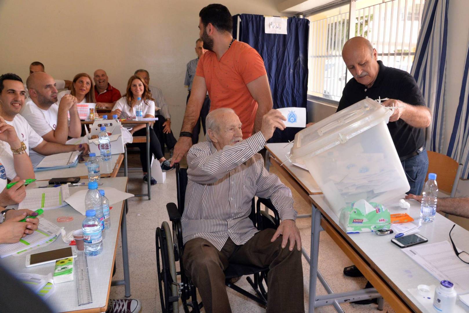 في انتخابات لبنان.. نشطاء في مواجهة أمراء حرب وعائلات قوية، فهل ينجحون في تغيير المشهد السياسي المعقَّد؟