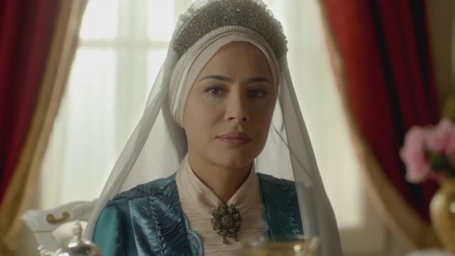 أعجبتك جودة المجوهرات في مسلسل “عاصمة عبد الحميد”؟ تعال نعرف عن كواليس صناعتها من المصممة