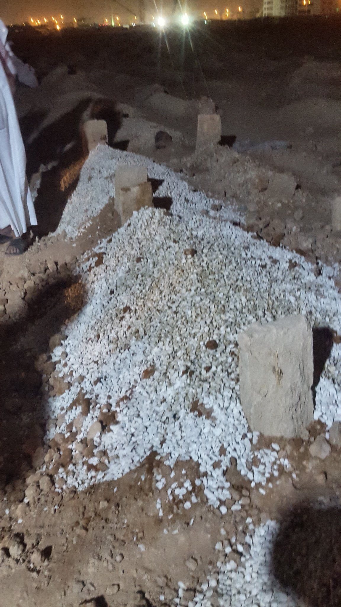 سعودي دفن أمه ومات بعدها بأربع ساعات