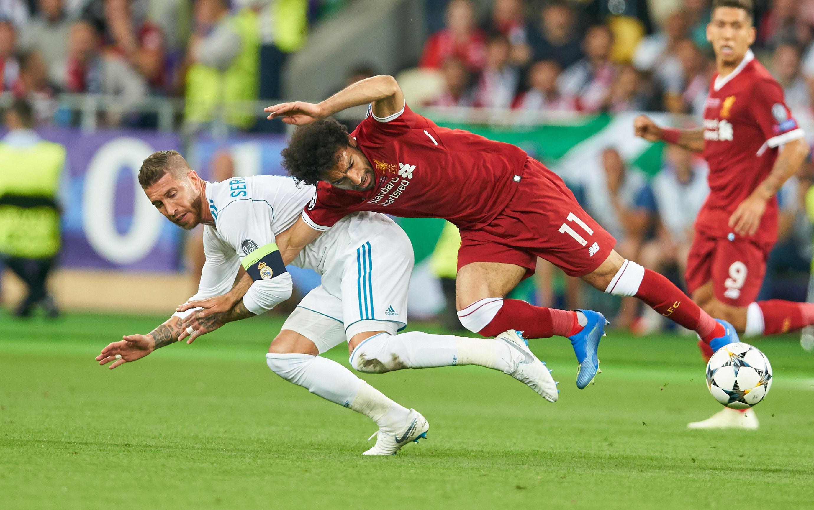 لحظة سقوط محمد صلاح