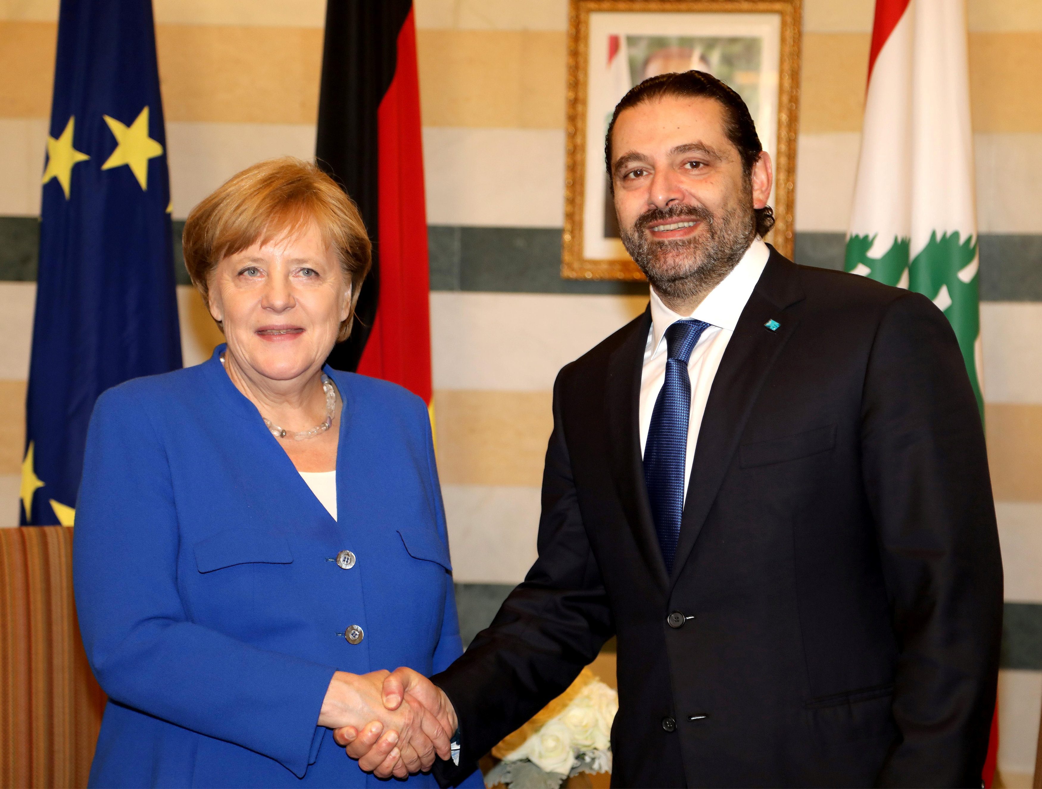 ليس حباً فيهم ولكن لمصلحة ألمانيا.. ميركل تبحث مع عمّان وبيروت ملف ملايين اللاجئين والاستقرار السياسي