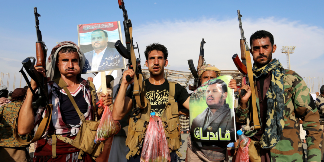 أكبر معركة بين التحالف والحوثيين على وشك الاشتعال.. الموعد النهائي للمقاتلين بالحديدة ينتهي، وحشود يمنية تنضم للقوات الإماراتية والسودانية