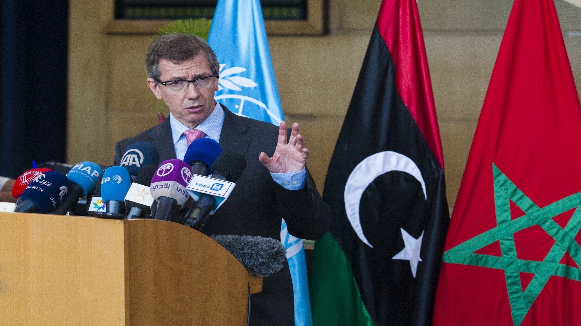  ليون أغرته الإمارات براتب شهري بقيمة 35 ألف جنيه إسترليني