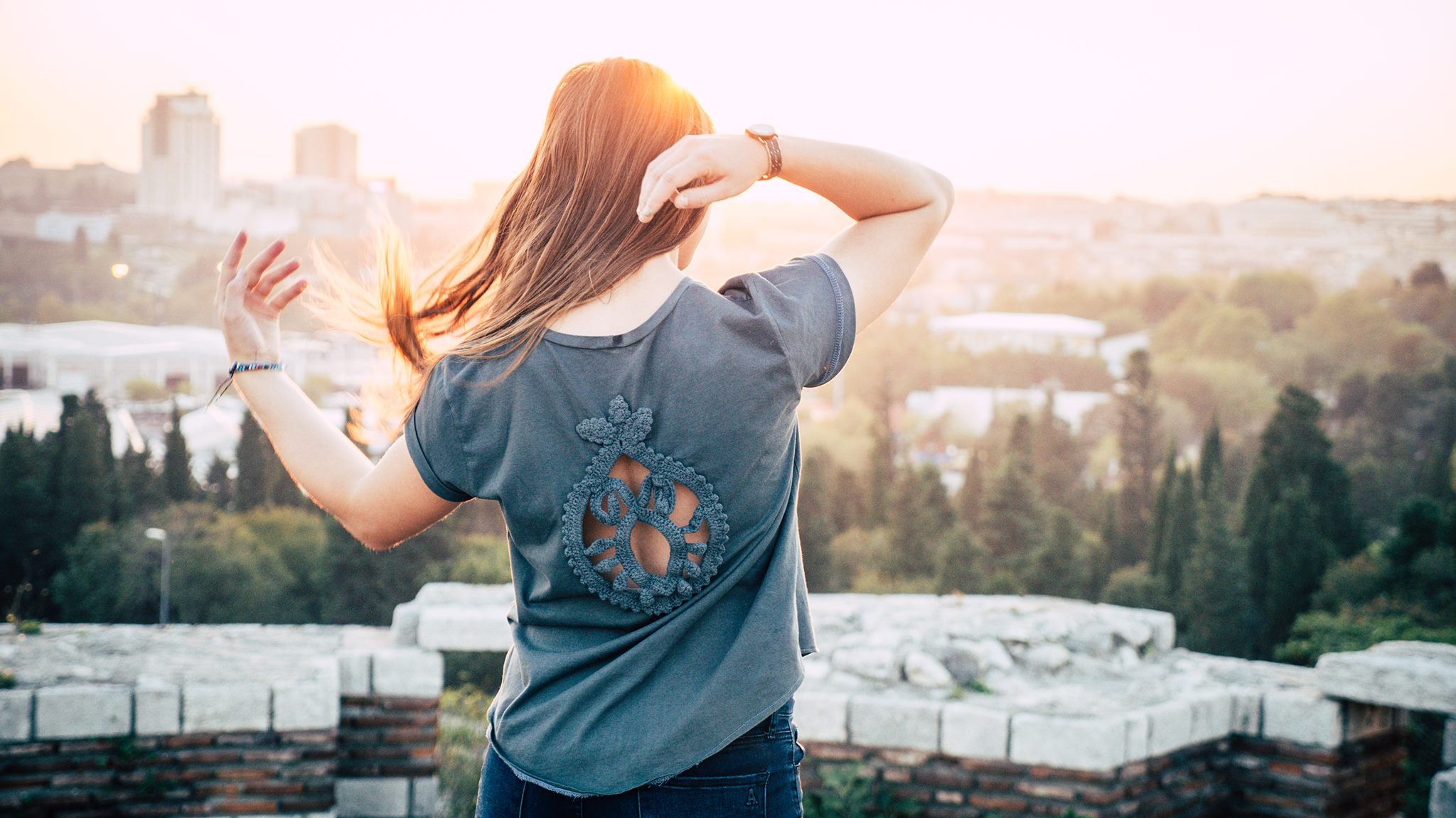 بأيادي النساء ومن أجل النساء.. من هي “مهرة” التي أتاحت حياة جديدة للسوريات اللاجئات في إسطنبول