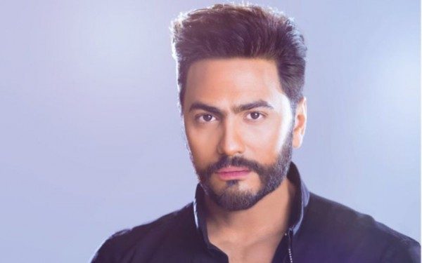 بطريقة طريفة.. تامر حسني يردّ على أكثر سؤال يواجهه من معجبيه: “إنت ليه غايب كل ده؟”