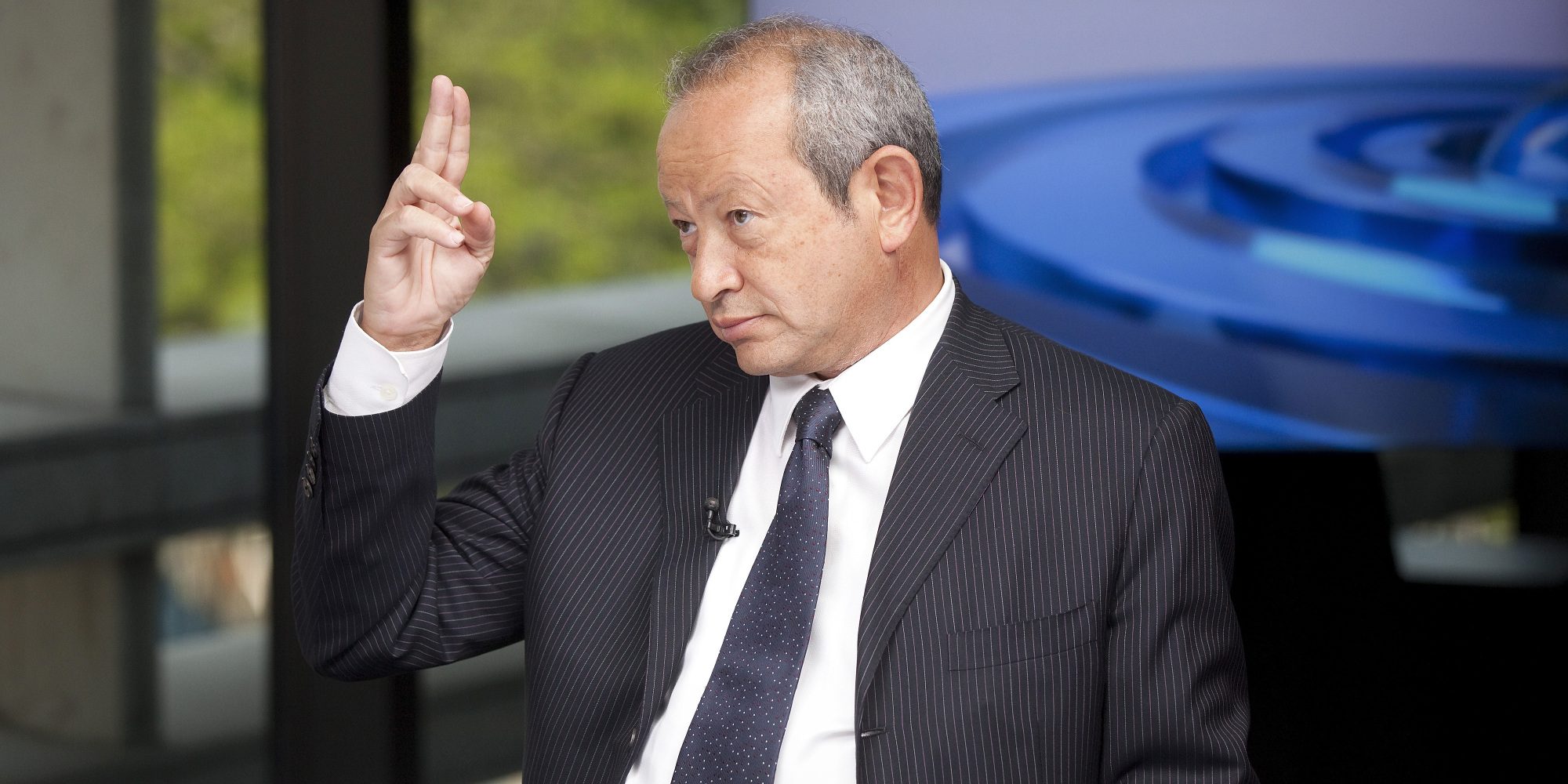 متابعو نجيب ساويرس غاضبون من تغريدته حول زيادة الأسعار الأخيرة في مصر