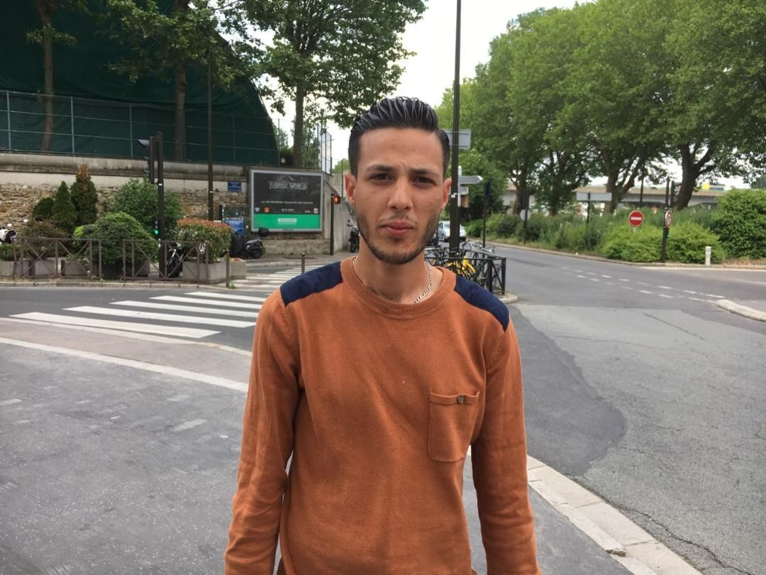 عمل بطولي لشاب عربي قبل سنوات ينقذه من الطرد من فرنسا.. هكذا ساعدته قصة “الرجل العنكبوت” الذي منحه ماكرون الجنسية