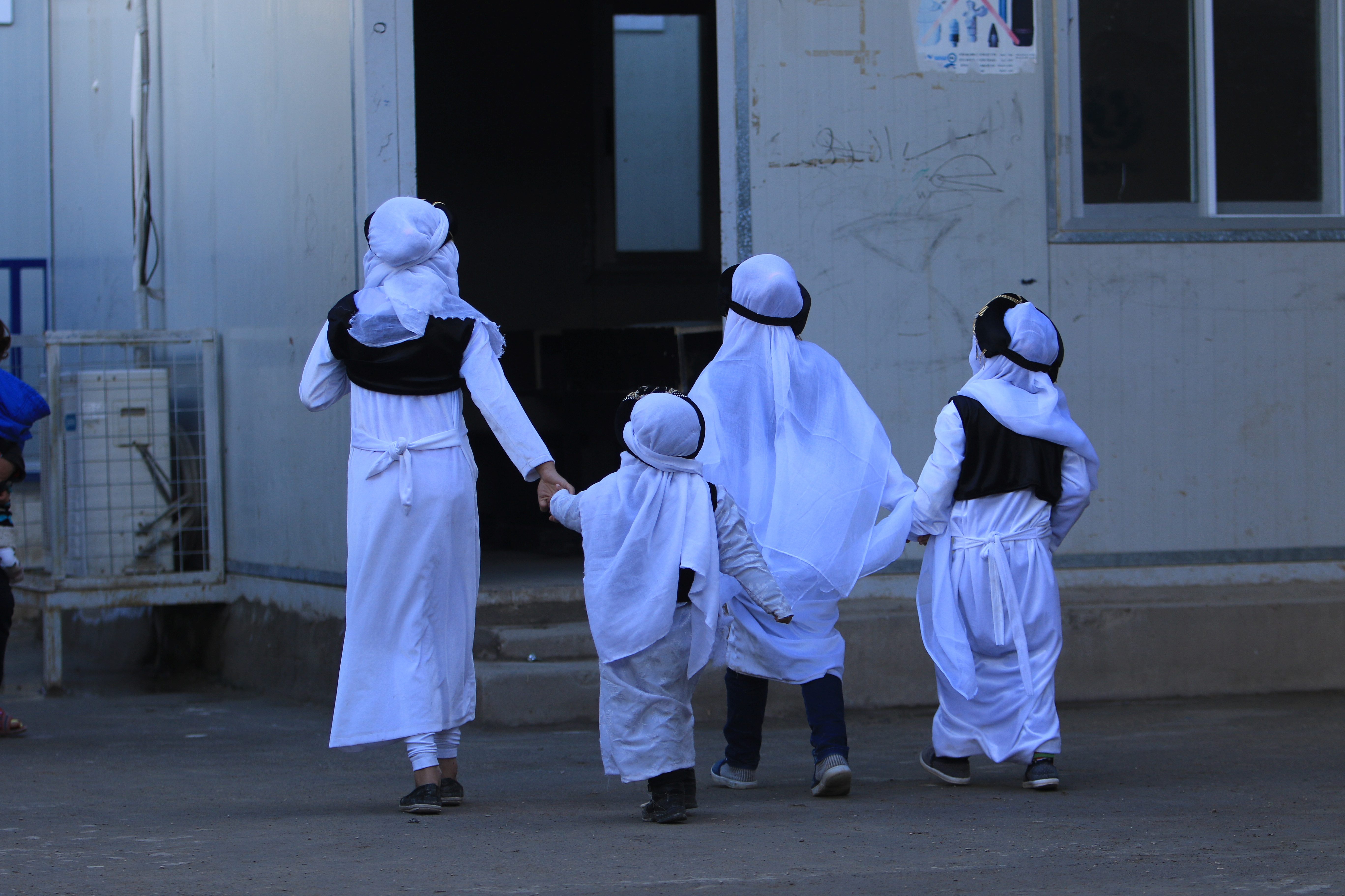 جنَّدهم داعش ودرَّبهم على القتل بلا رحمة.. تعرف على الأطفال “أشبال الخلافة”