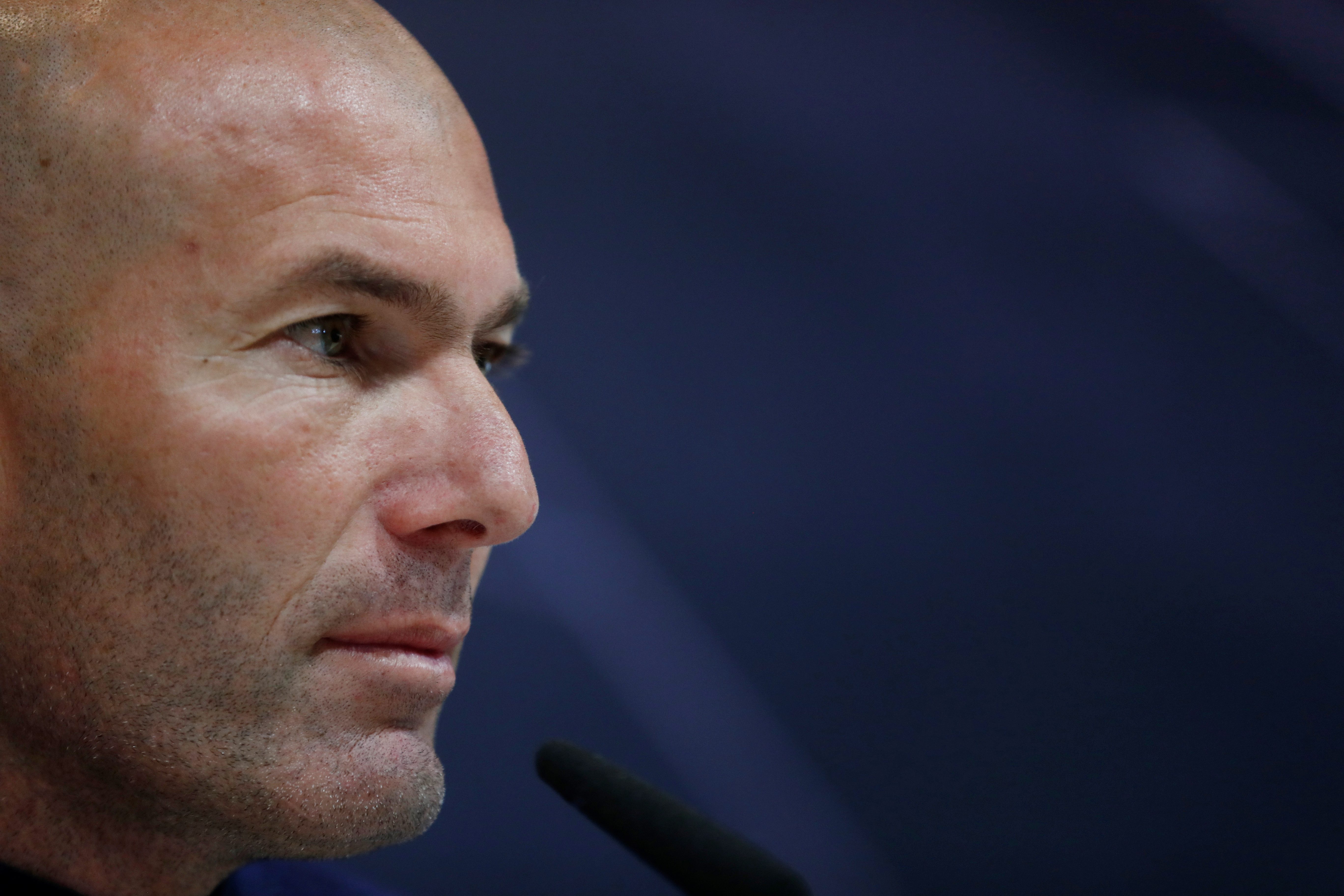 لاعبو ريال مدريد ودَّعوا زيدان.. ما عدا لاعبٌ واحد!