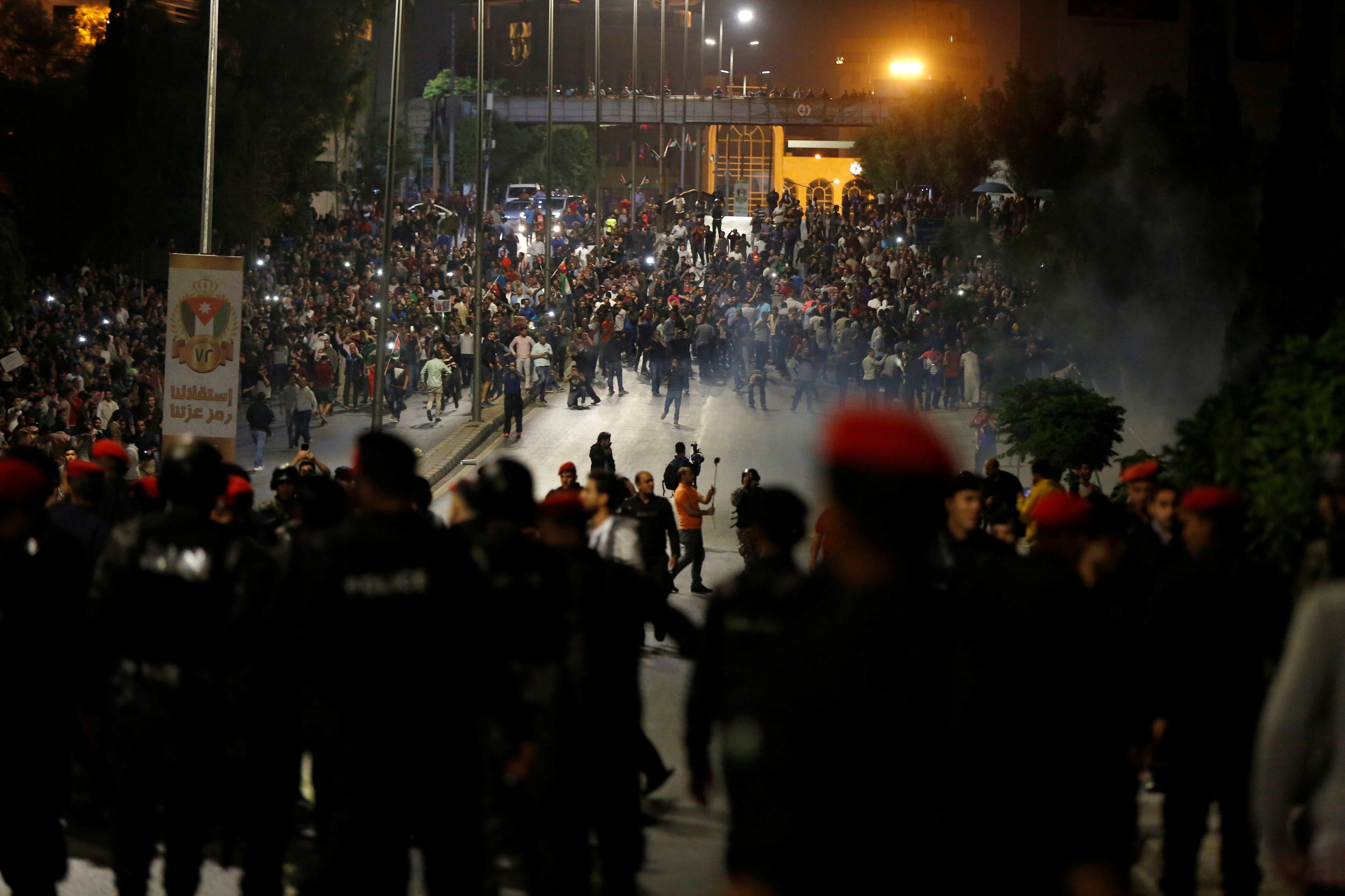 البرلمان الأردني يتجه لرد قانون الضرائب الذي فجر أكبر احتجاجات غاضبة في البلاد