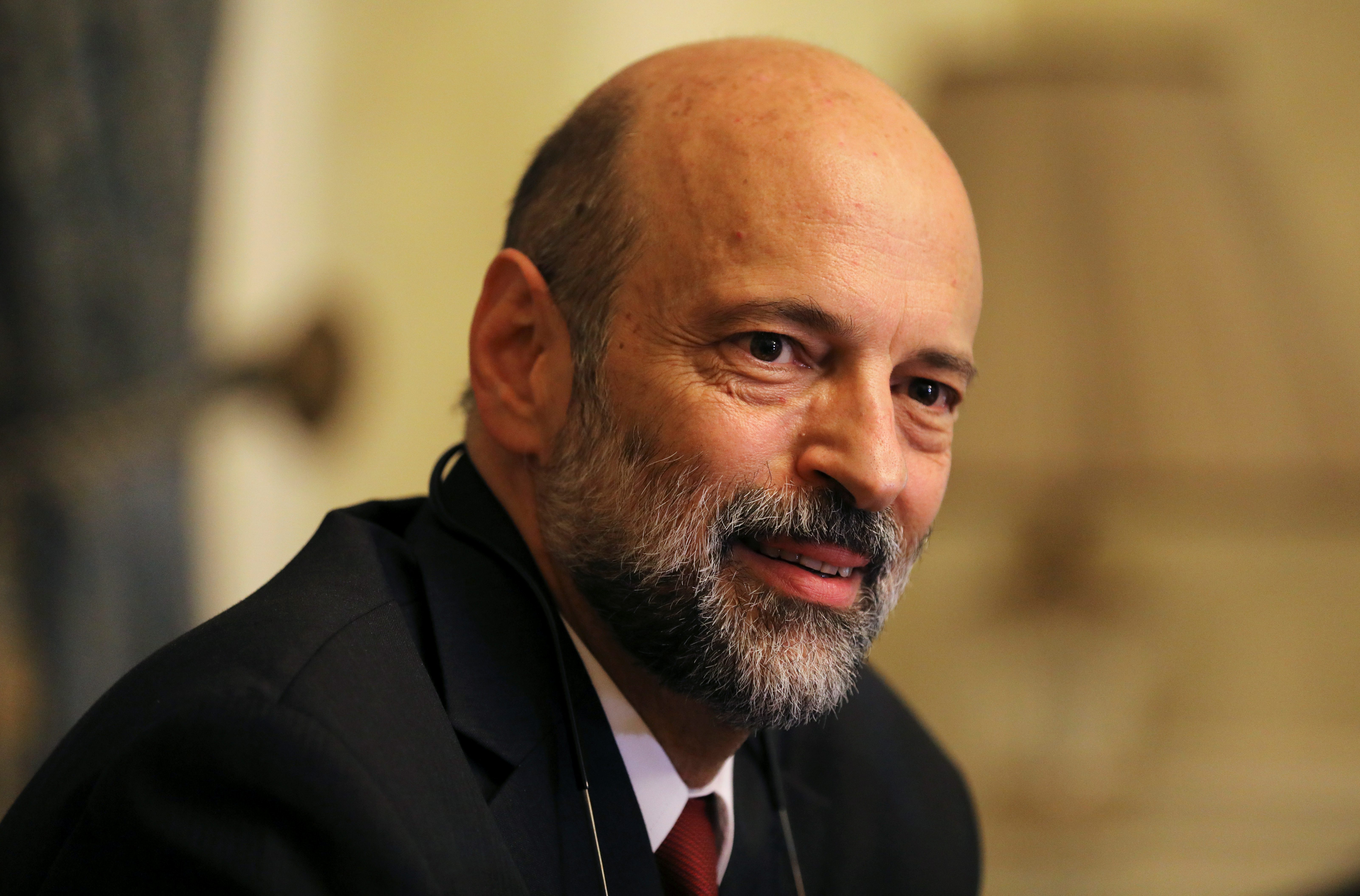 أردنيون لرئيس وزرائهم: امتحنتَ أبناءنا عندما كنت بالتربية والتعليم، والآن نختبرك.. وهو يرد: أنا مستعد ومن هنا ستأتي الأسئلة والإجابات