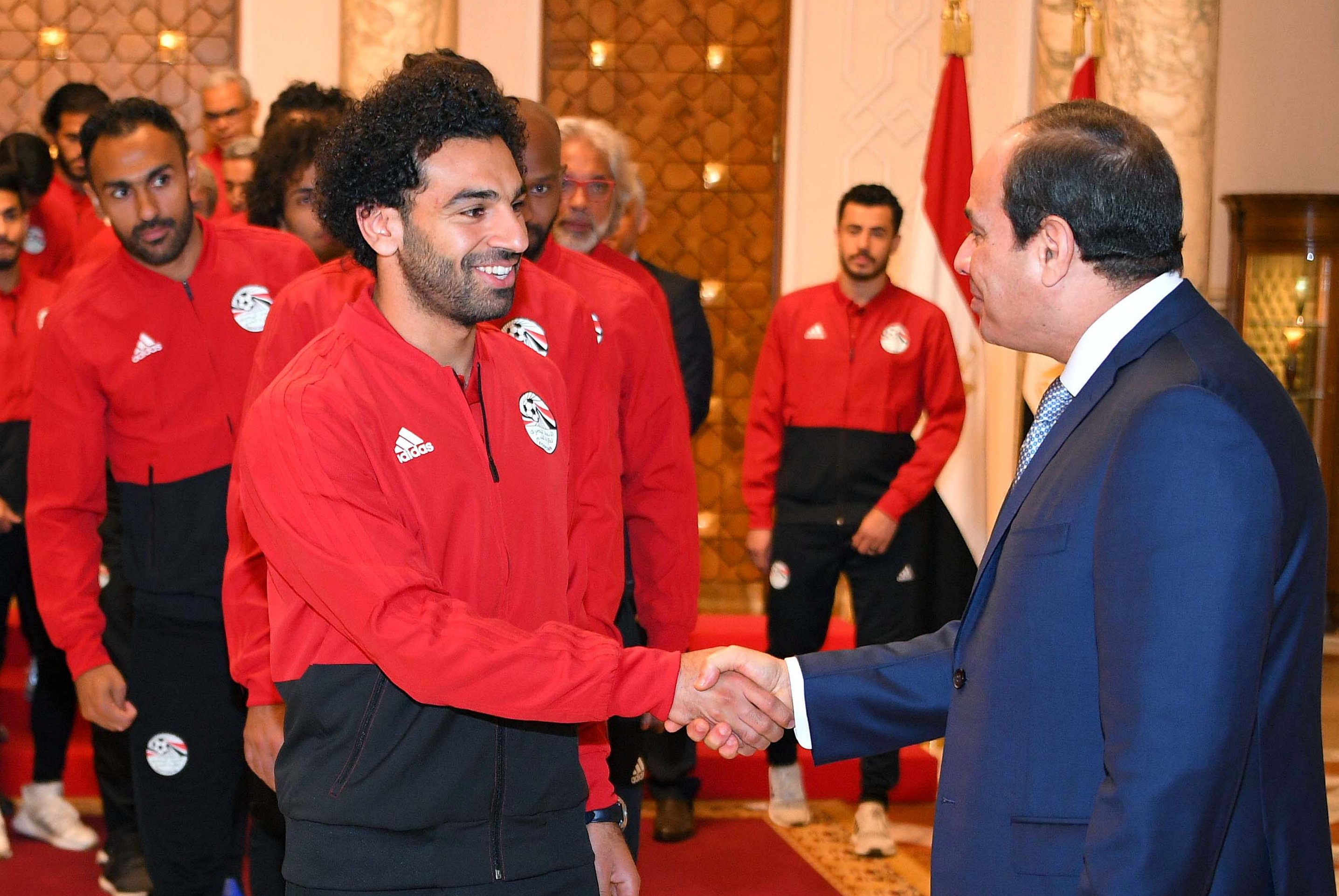 السيسي يوّدع “الفراعنة” قبل السفر إلى كأس العالم.. وصلاح قد يشارك أمام أوروغواي