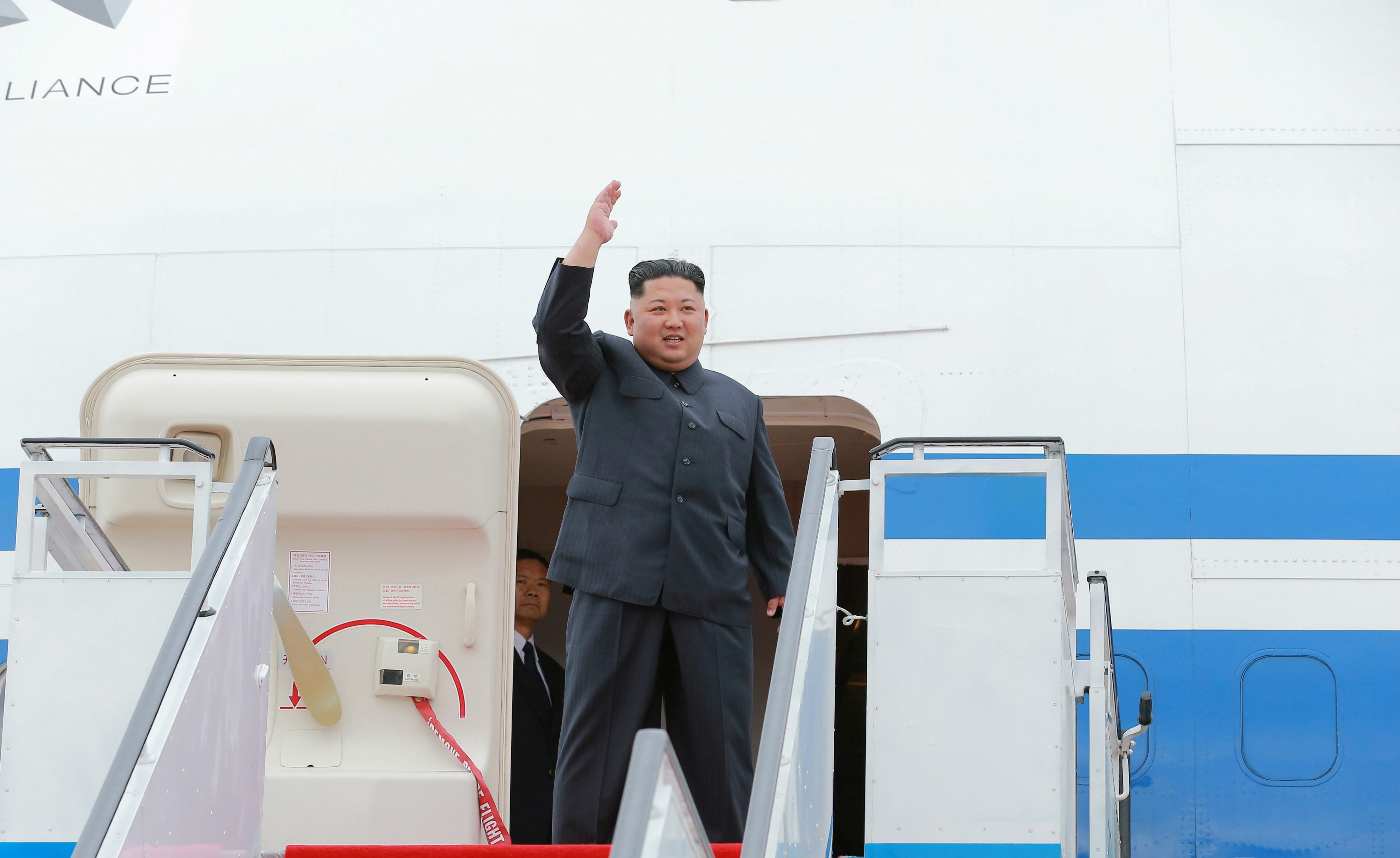 ديكتاتوري شرّير يميل لتمجيد الذات ويحبّ كرة السلة.. كلّ ما تحتاج أن تعرفه عن الزعيم الغامض كيم جونغ أون قبل يومٍ من القمّة التاريخية