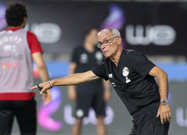 هل تساءلت عن رأي هيكتور كوبر في تقليد رامز جلال له؟ ها هو مدرب المنتخب المصري يجيب بنفسه (فيديو)