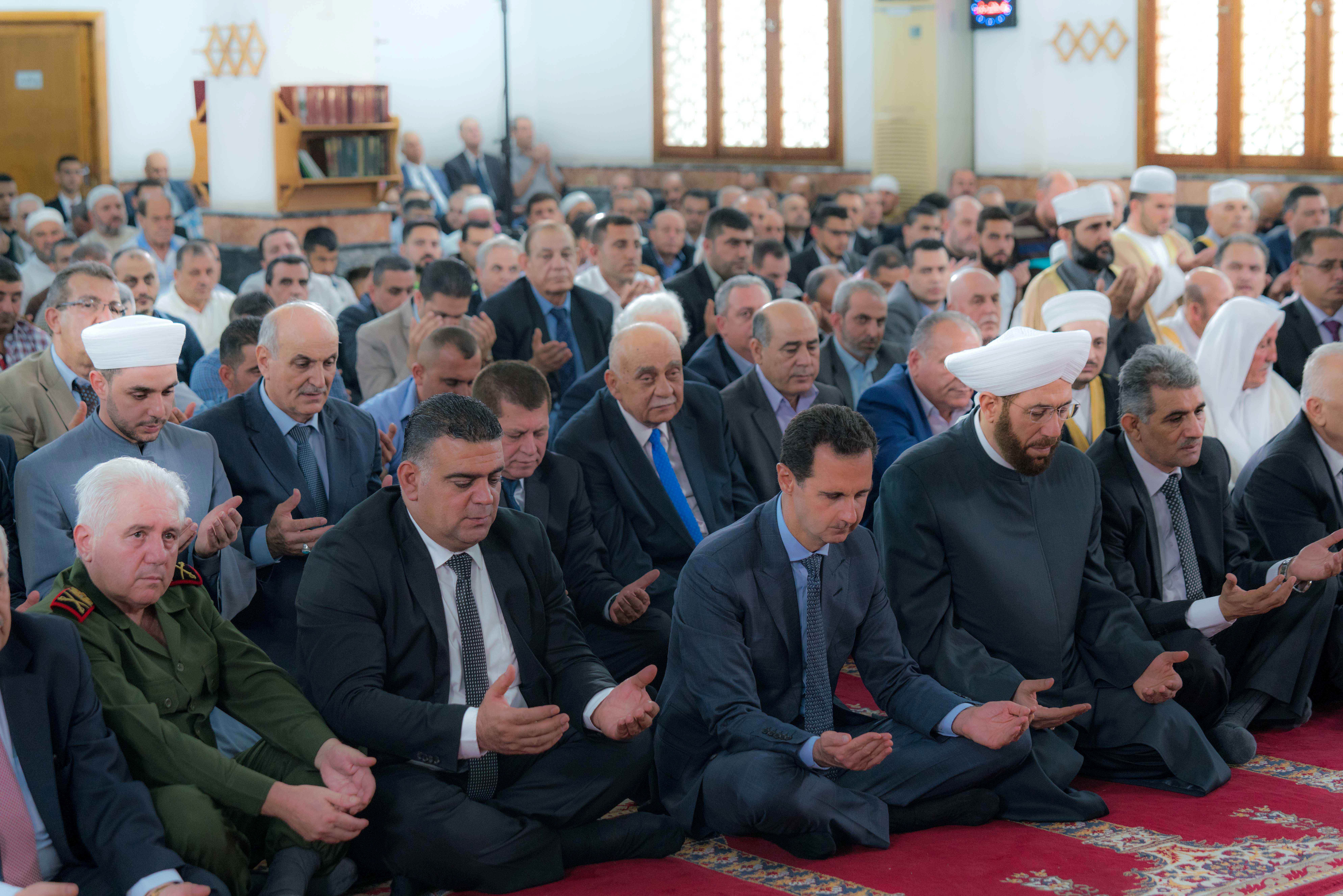 شيَّدته امرأة جامعاً بدلاً من كنيسة.. هذه المرة، المكان الذي صلى فيه بشار الأسد صلاة العيد مختلف تماماً