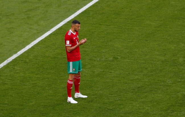 مدرب بشكتاش التركي يتخلى عن قائد منتخب المغرب.. طلب من إدارة النادي بيع رومان سايس