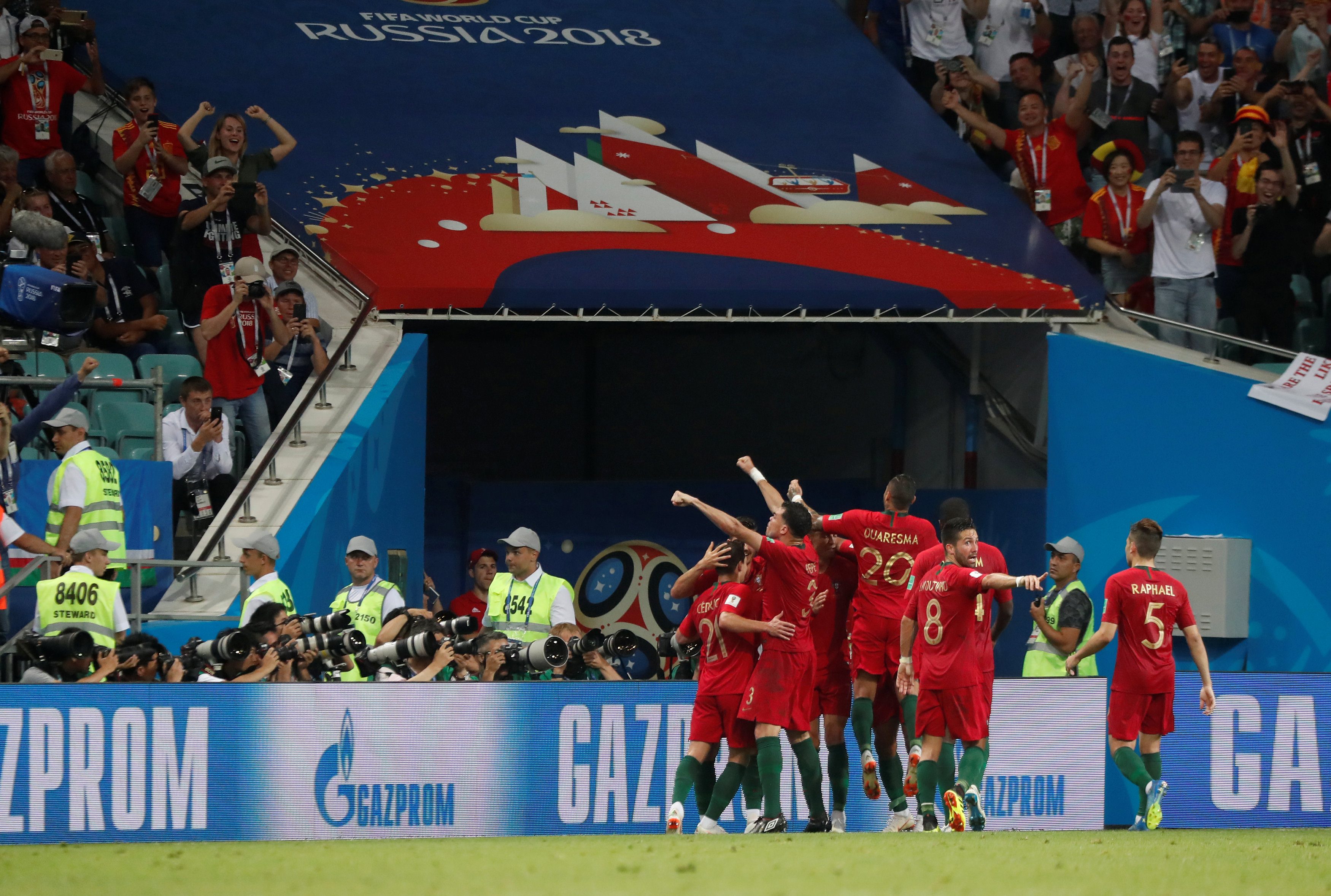 لاعبٌ برتغالي واحد رفض الاحتفال بهدف رونالدو الثالث.. لولاه لفازت إسبانيا بالمباراة!