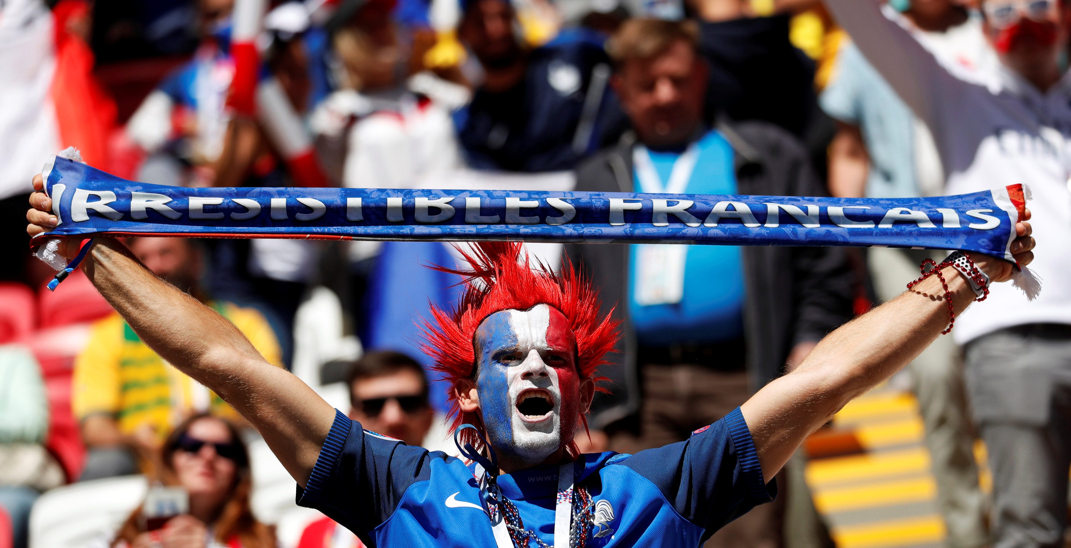 شيء ما يحدث داخل أدمغتهم.. تعرَّف على سبب هوس البعض بتشجيع كرة القدم