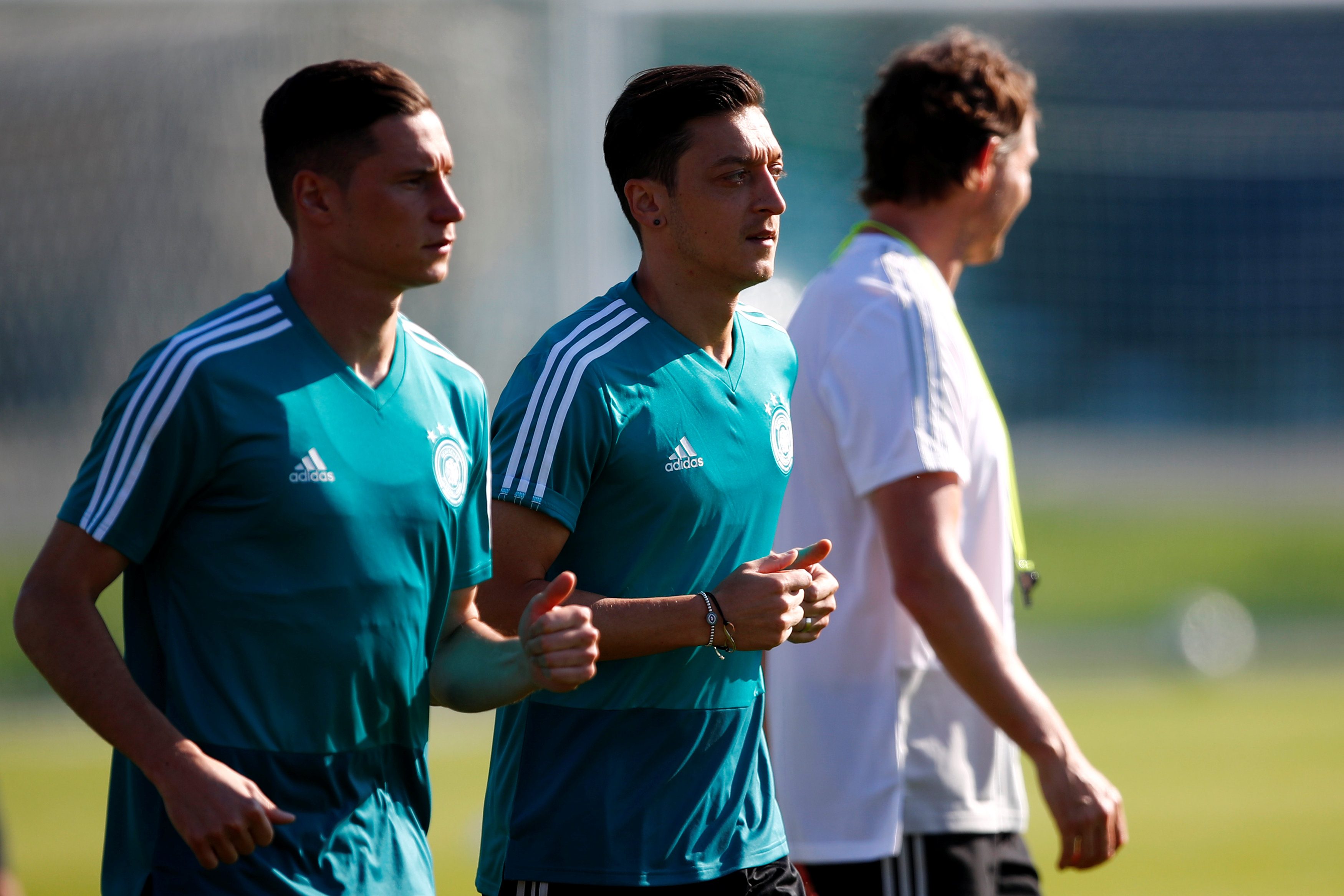 ألمانيا تستهل حملة الدفاع عن لقبها أمام المكسيك.. والعيون على أوزيل وغندوغان