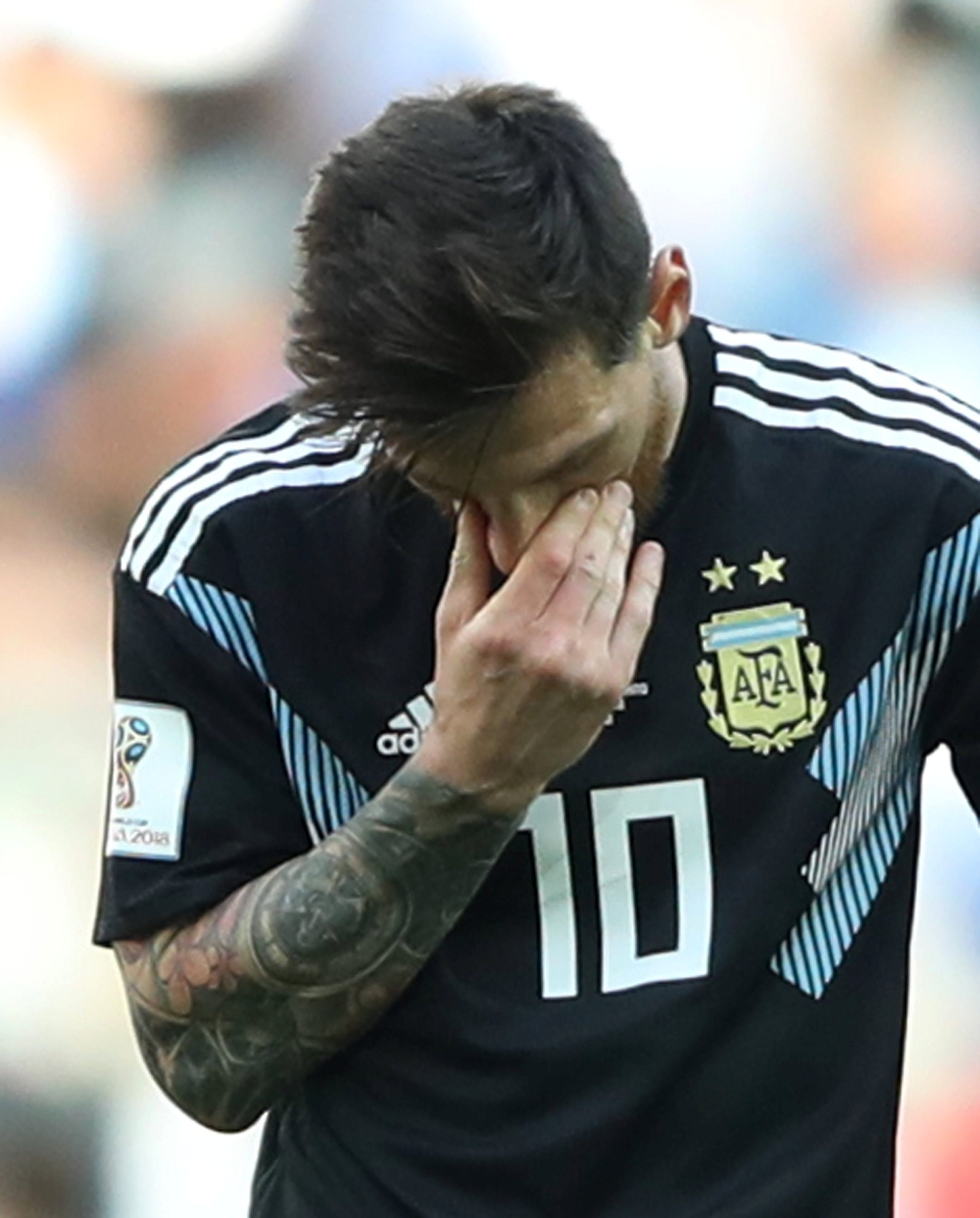 ميسي يهدر ركلة جزاء.. وآيسلندا تنتزع تعادلاً هاماً من الأرجنتين