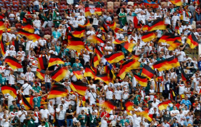 “الأفعى تخلت عن جلدها كي لا تموت”.. لماذا قررت ألمانيا اعتماد كرة الشوارع في أكاديمياتها؟