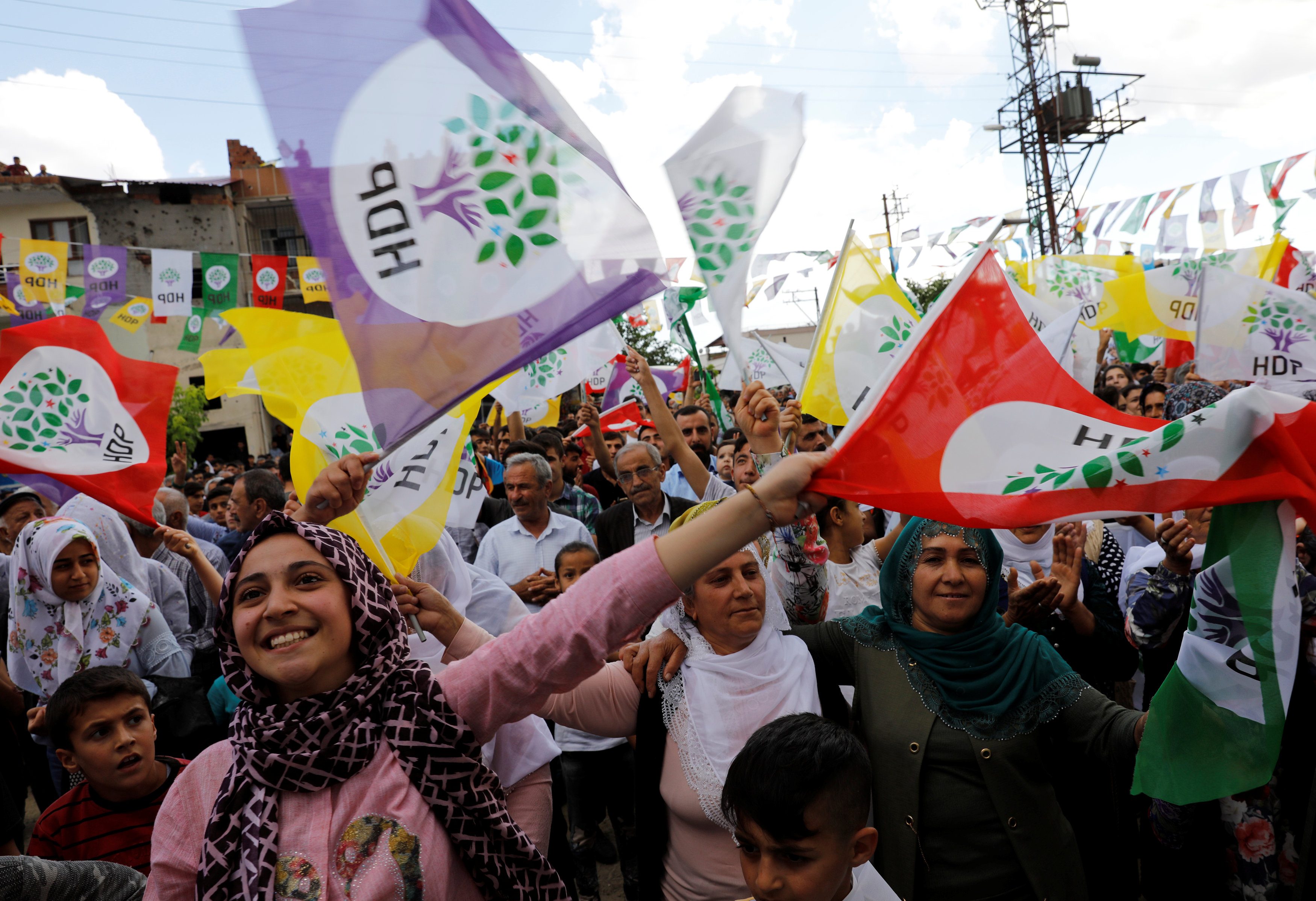 الحملة الانتخابية لحزب الشعوب الديمقراطي المؤيد للأكراد/REUTERS