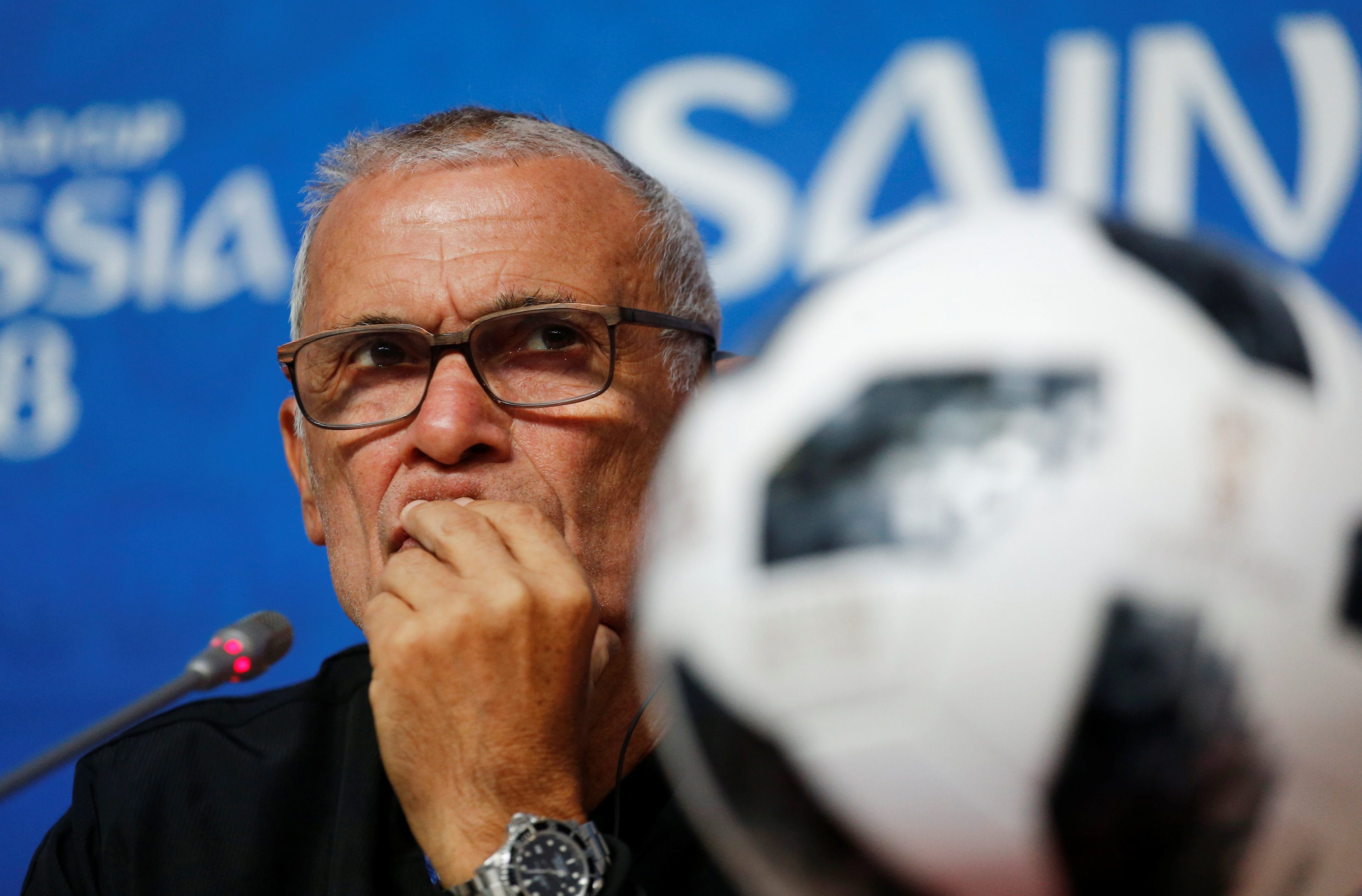 مصر مدعومة بصلاح تسعى للفوز على روسيا وإحياء آمالها في بلوغ الدور الثاني