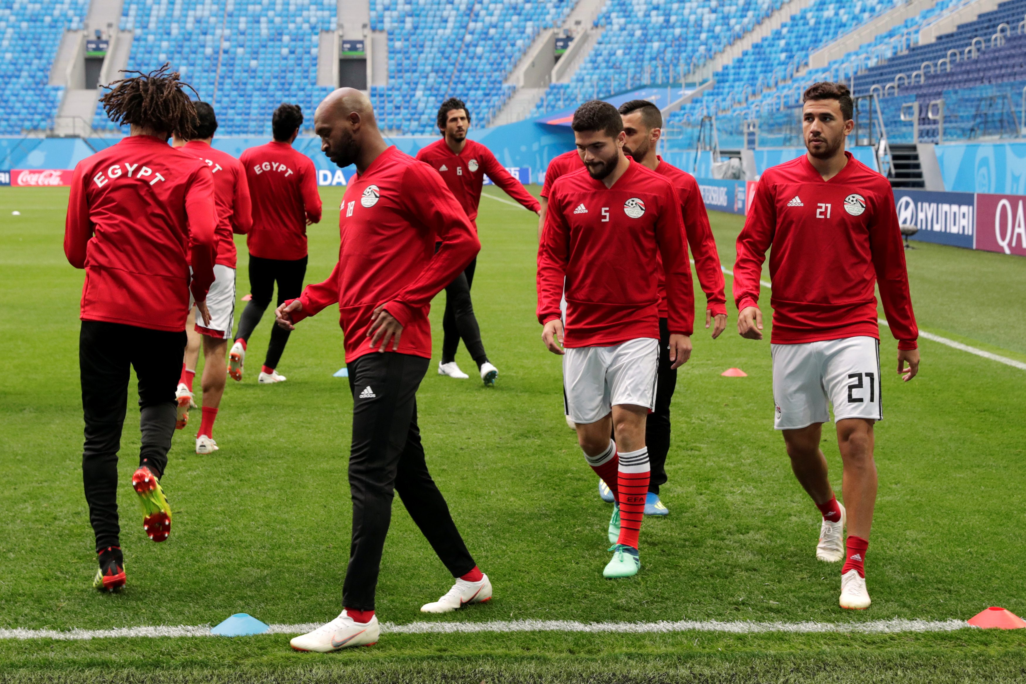 مصر مدعومة بصلاح تسعى للفوز على روسيا وإحياء آمالها في بلوغ الدور الثاني